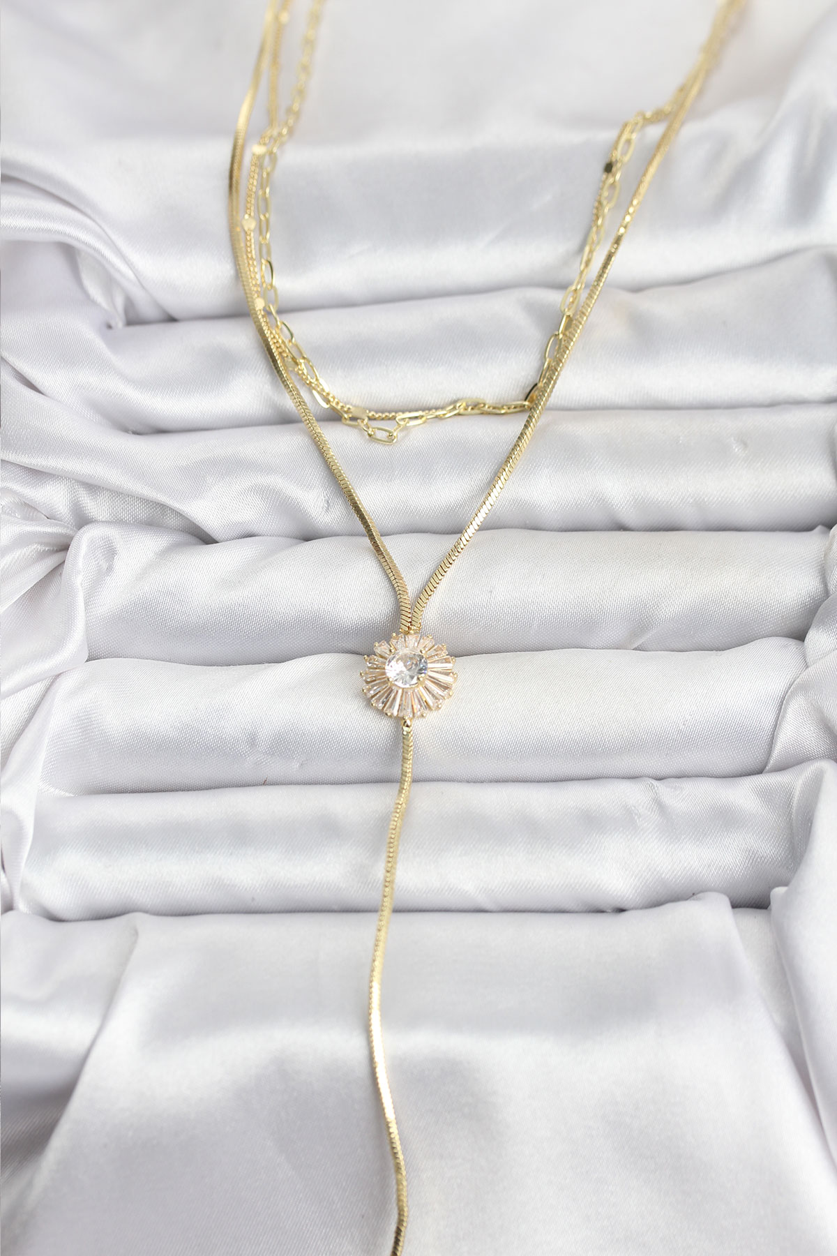 Pirinç Gold Renk Zirkon Taşlı Papatya Model Detaylı 3'lü Kombin Y Kadın Kolye - Lisinya