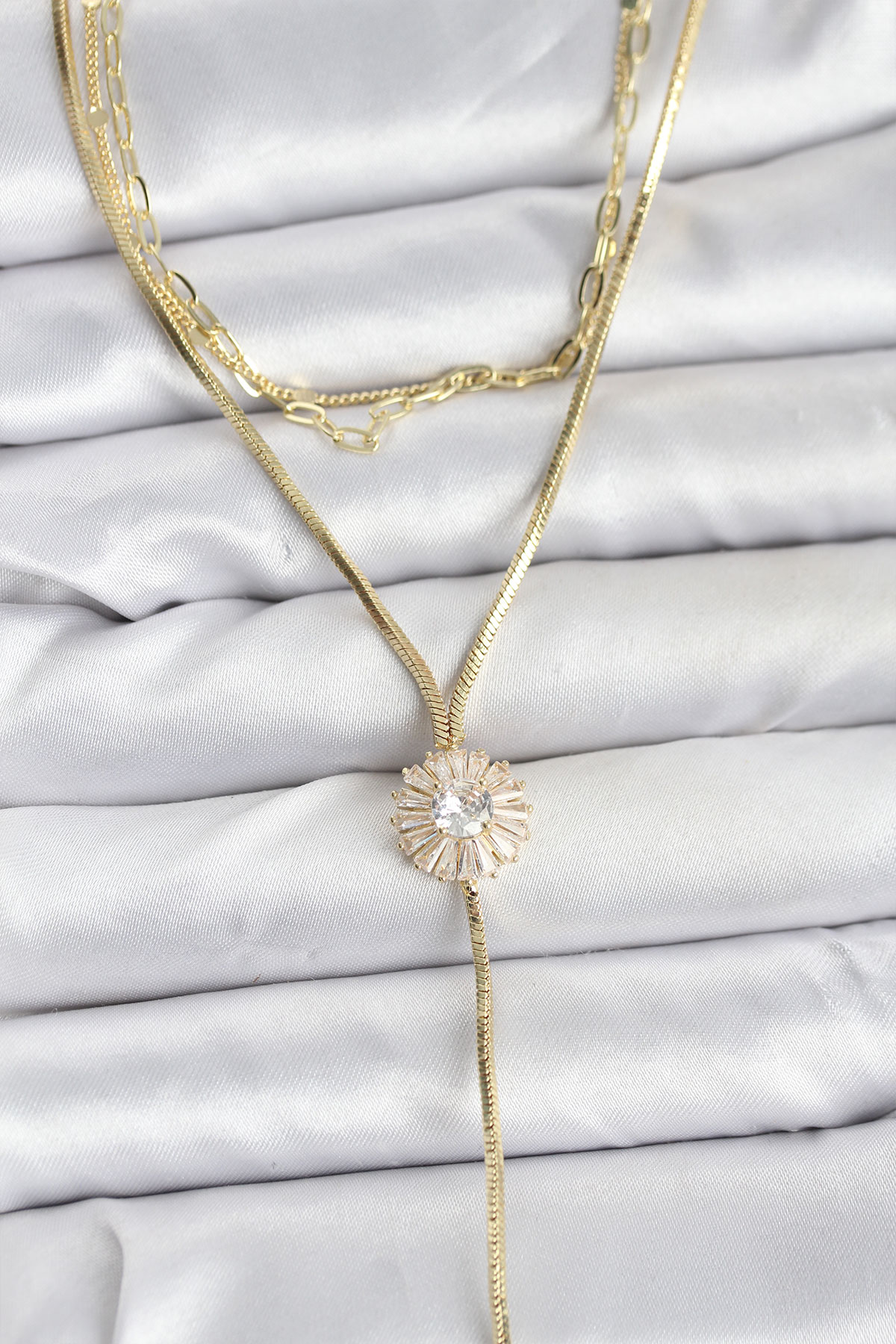 Pirinç Gold Renk Zirkon Taşlı Papatya Model Detaylı 3'lü Kombin Y Kadın Kolye - Lisinya