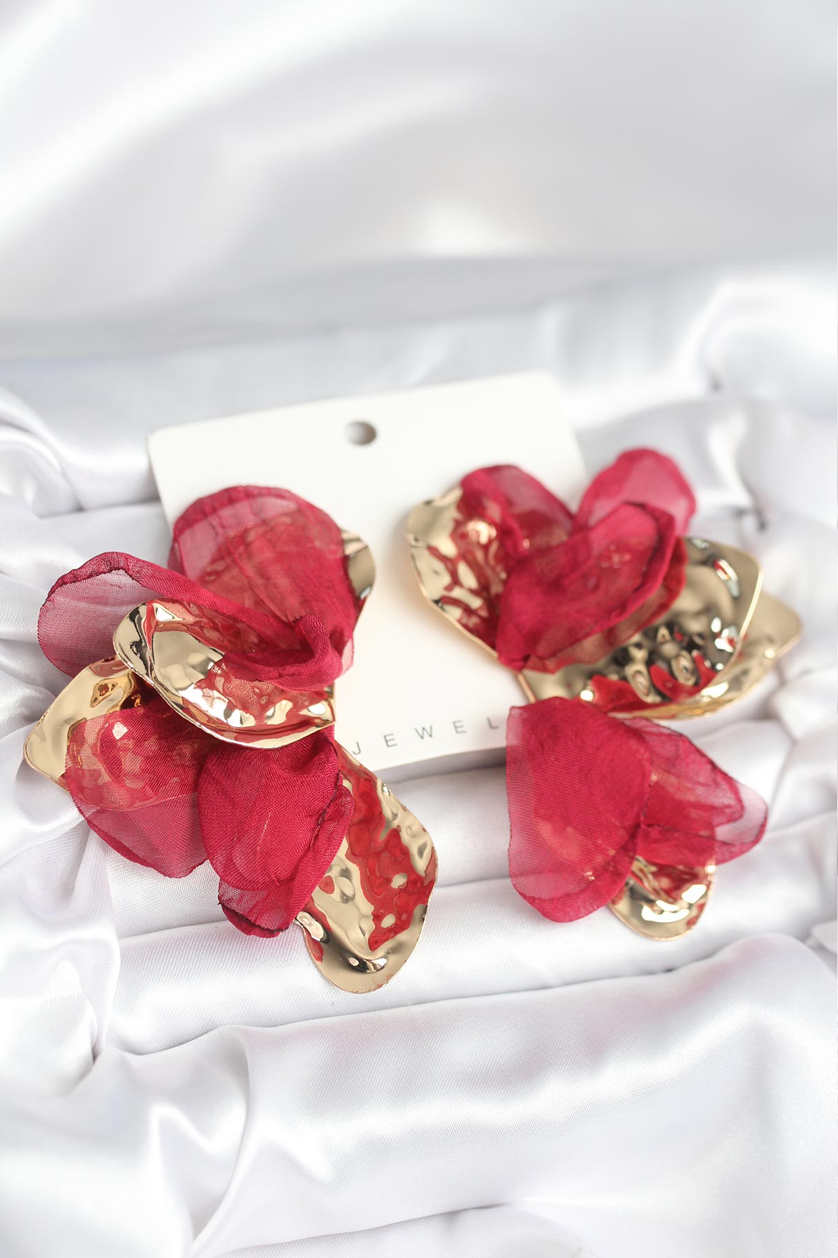 Pirinç Gold Renk Bordo Tüllü Lotus Kadın Küpe - Lisinya