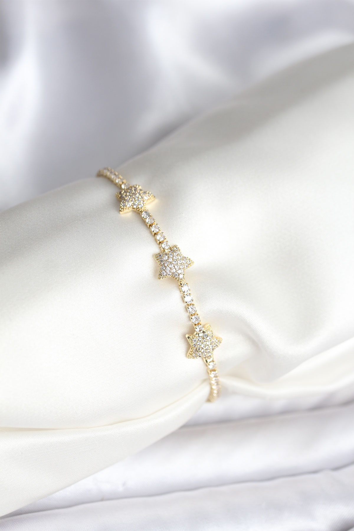 Yıldız Model Zirkon Taşlı Gold Renk Pirinç Su Yolu Kadın Bileklik - Lisinya Yıldız Model Zirkon Taşlı Gold Renk Pirinç Su Yolu Kadın Bileklik - Lisinya