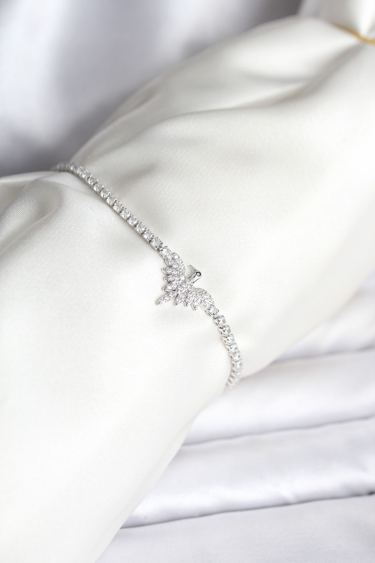 Anka Kuşu Model Zirkon Taşlı Gümüş Renk Pirinç Su Yolu Kadın Bileklik - Lisinya Anka Kuşu Model Zirkon Taşlı Gümüş Renk Pirinç Su Yolu Kadın Bileklik - Lisinya