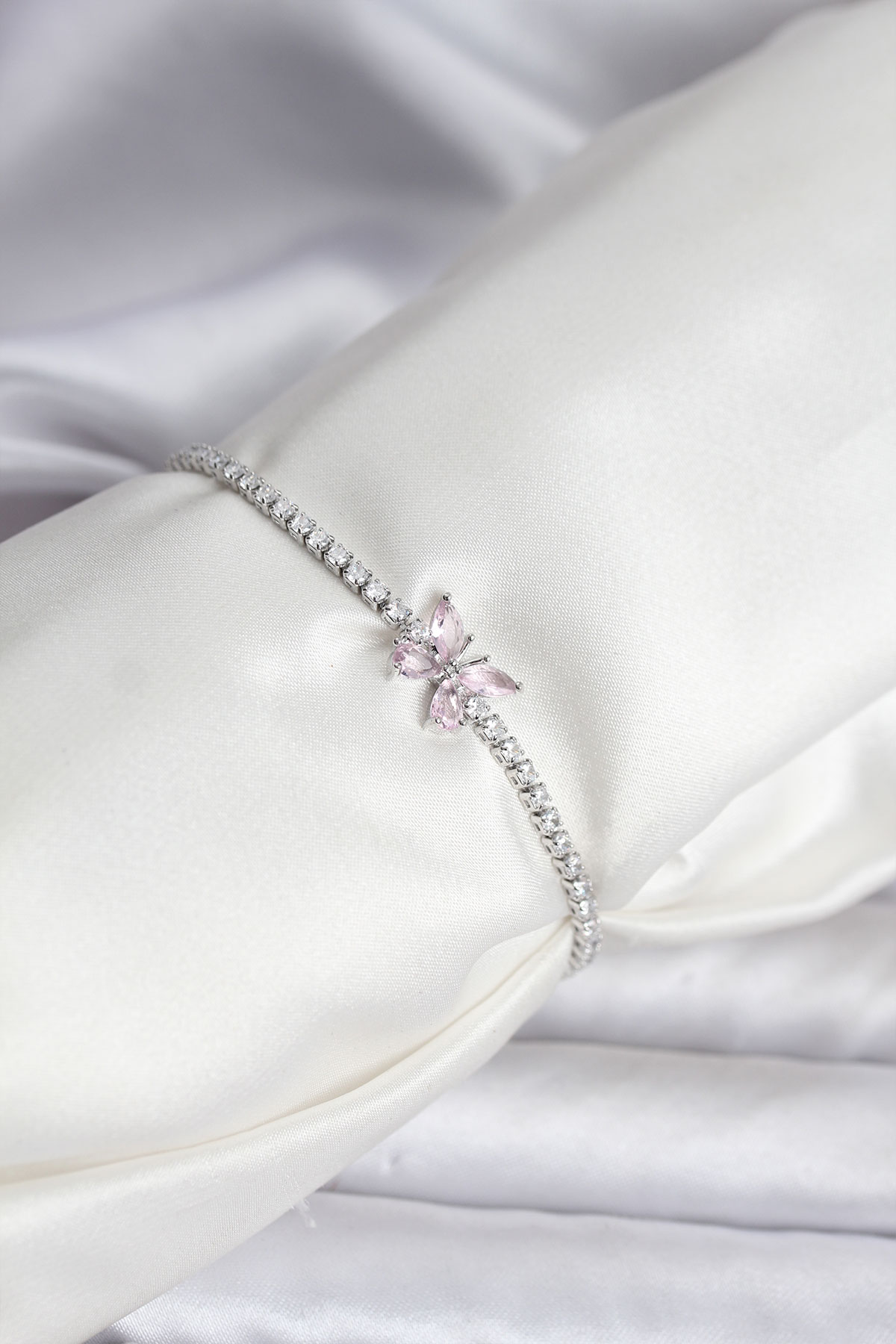 Kelebek Model Zirkon Taşlı Gümüş Renk Pirinç Su Yolu Kadın Bileklik - Lisinya