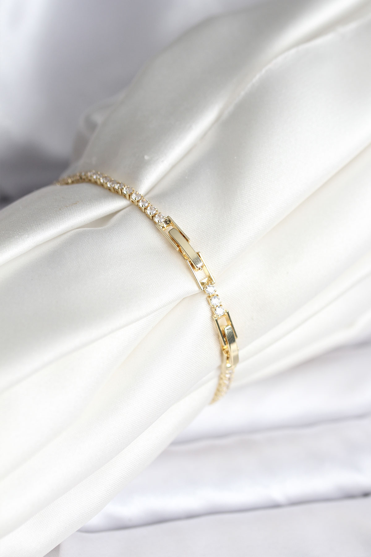 Yılan Model Zirkon Taşlı Gold Renk Pirinç Su Yolu Kadın Bileklik - Lisinya Yılan Model Zirkon Taşlı Gold Renk Pirinç Su Yolu Kadın Bileklik - Lisinya