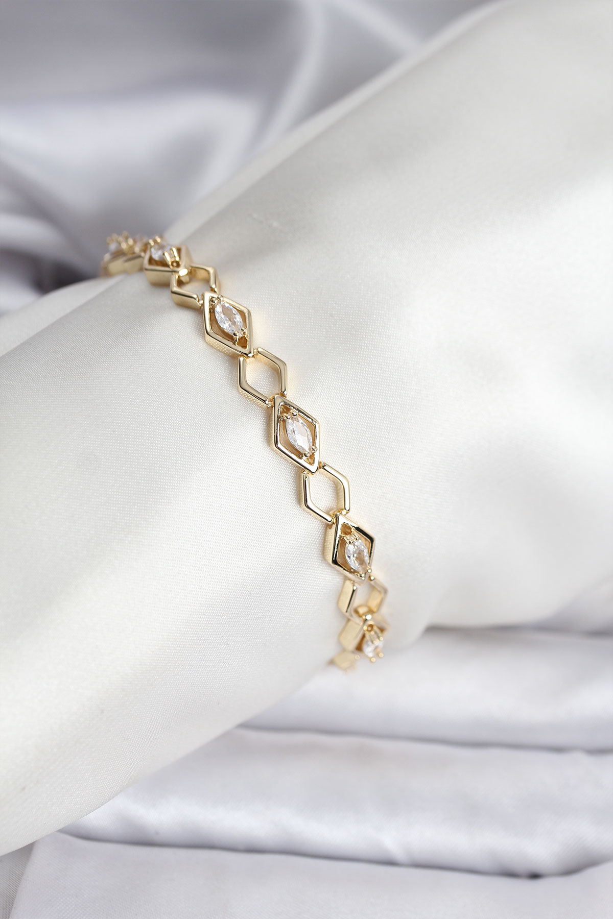 14K Gold Renk Kaplama Baklava Dilim Model Kadın Bileklik - Lisinya