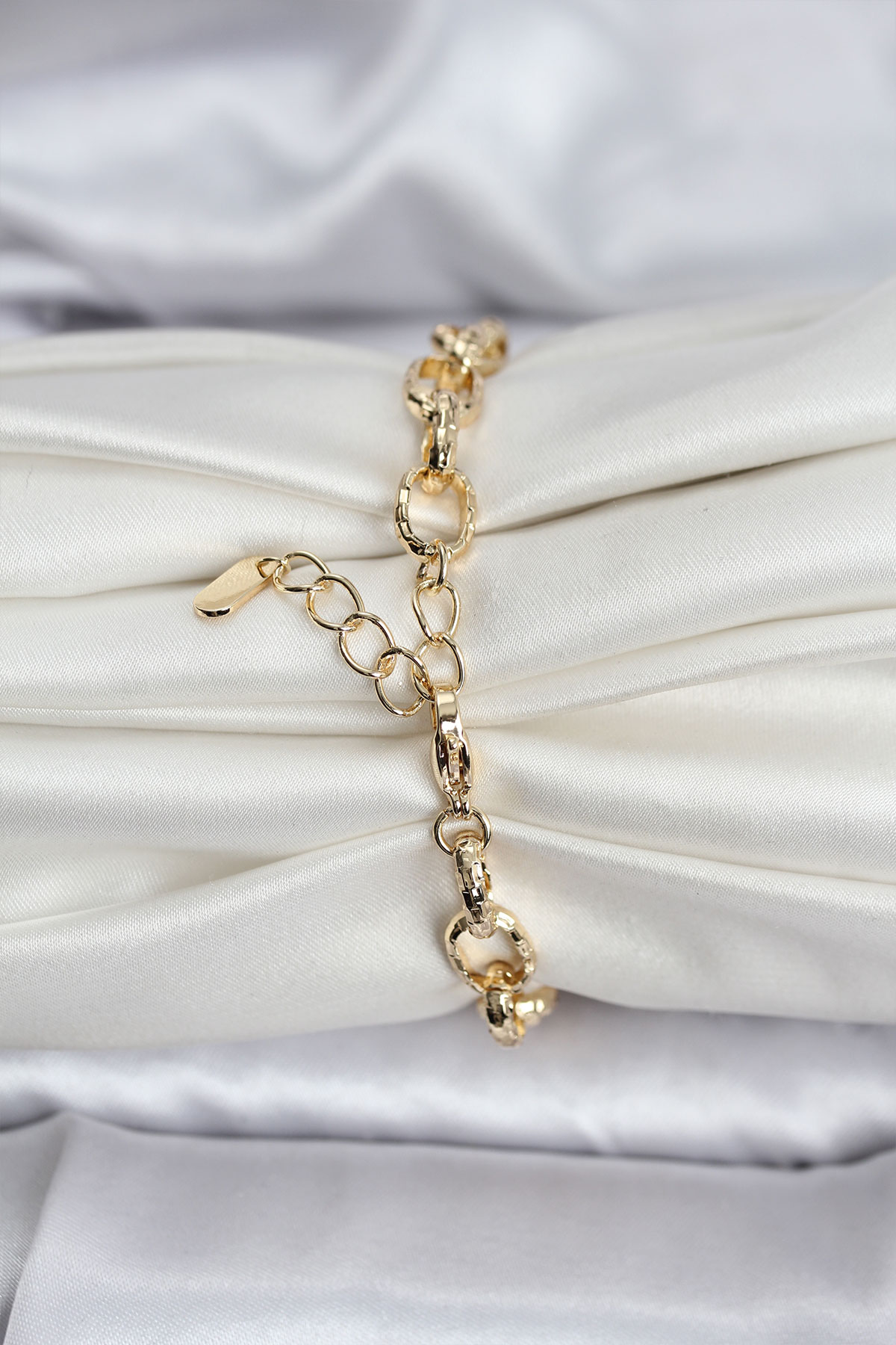 14K Gold Renk Kaplama Lazerli Zincir Model CM Kadın Bileklik - Lisinya