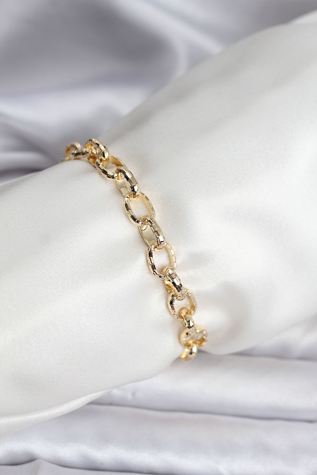 14K Gold Renk Kaplama Lazerli Zincir Model CM Kadın Bileklik - Lisinya