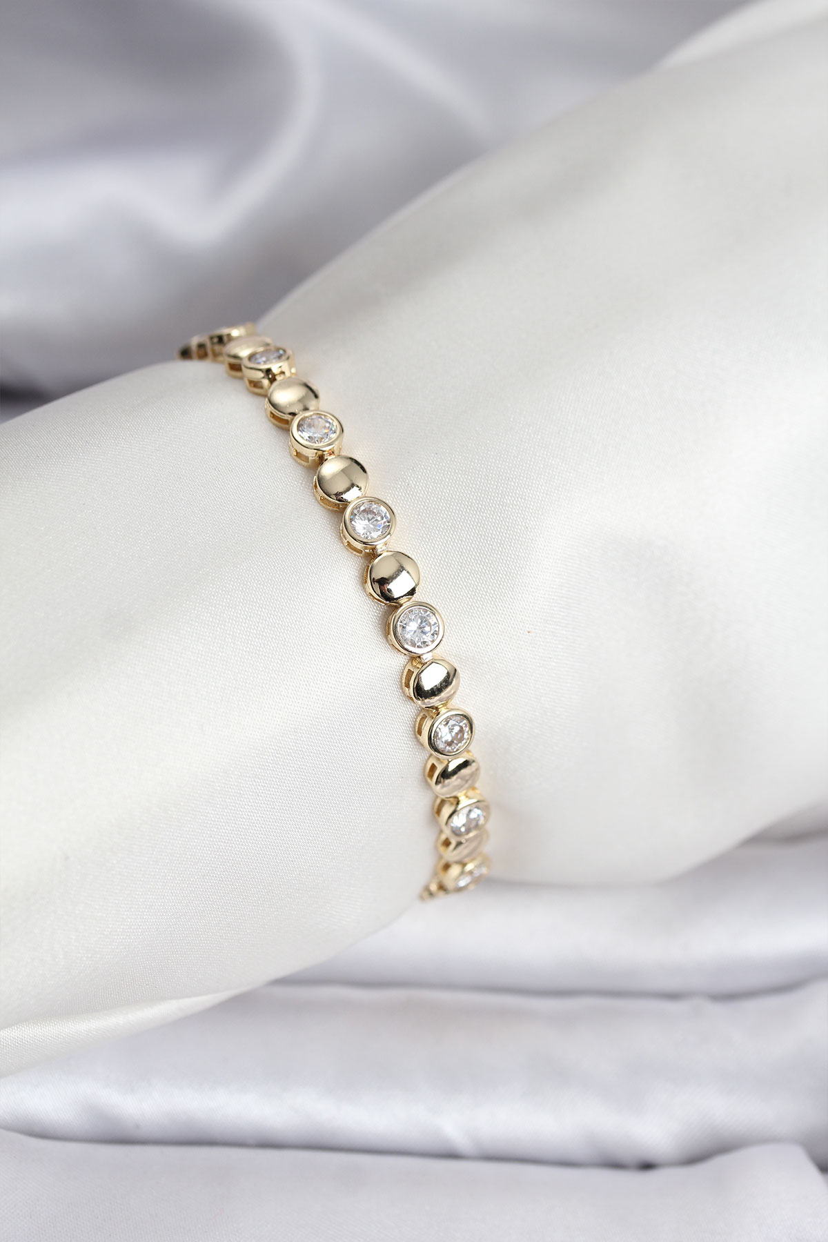 14K Gold Renk Kaplama Zirkon Taşlı CM Kadın Bileklik - Lisinya 14K Gold Renk Kaplama Zirkon Taşlı CM Kadın Bileklik - Lisinya