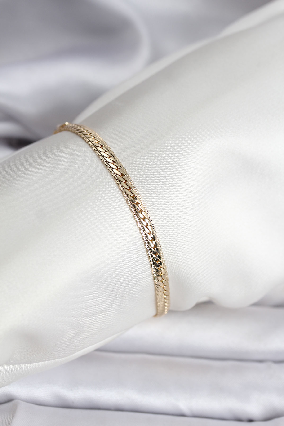 14K Gold Renk Kaplama Lazer Ezme Zincir Model CM Kadın Bileklik - Lisinya