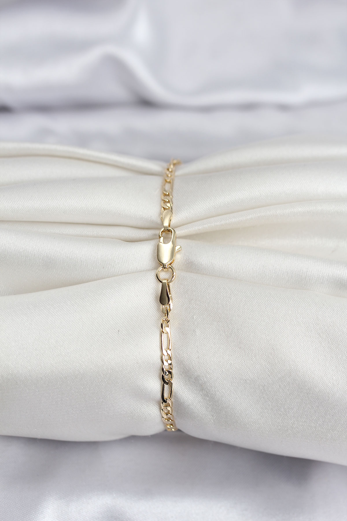 14K Gold Renk Kaplama Minimal Zincir Model CM Kadın Bileklik - Lisinya