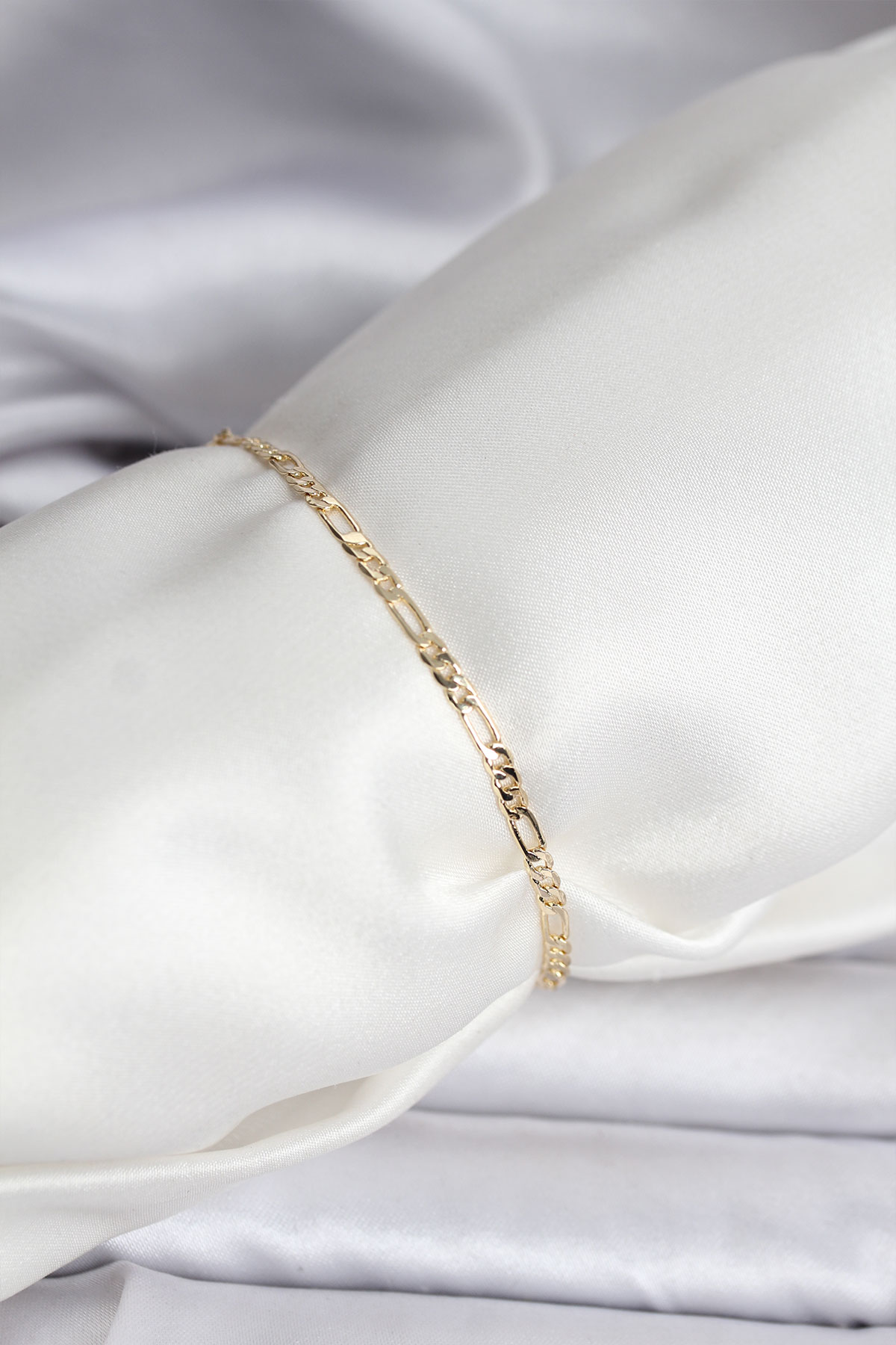 14K Gold Renk Kaplama Minimal Zincir Model CM Kadın Bileklik - Lisinya