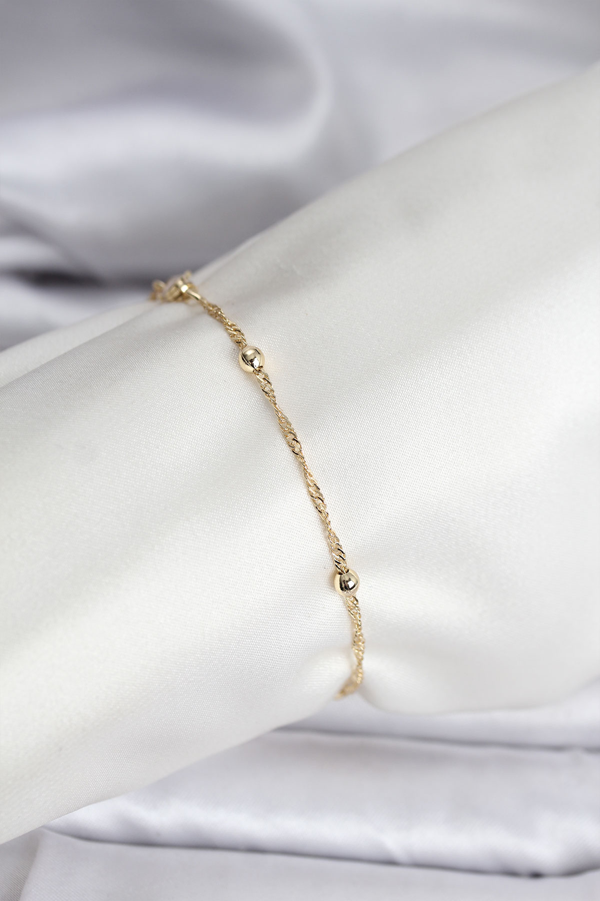 14K Gold Renk Kaplama Topçuklu Model CM Kadın Bileklik - Lisinya