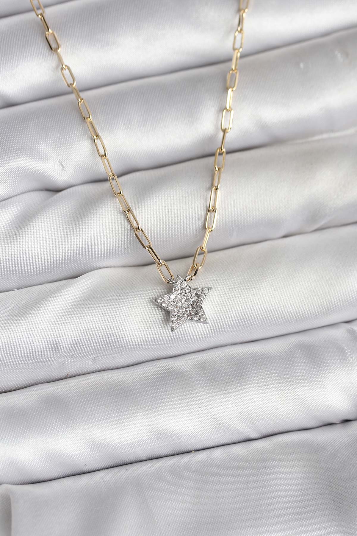 Pirinç Gold Renk Zincirli Zirkon Taşlı Minimal Yıldız Model Kadın Kolye - Lisinya