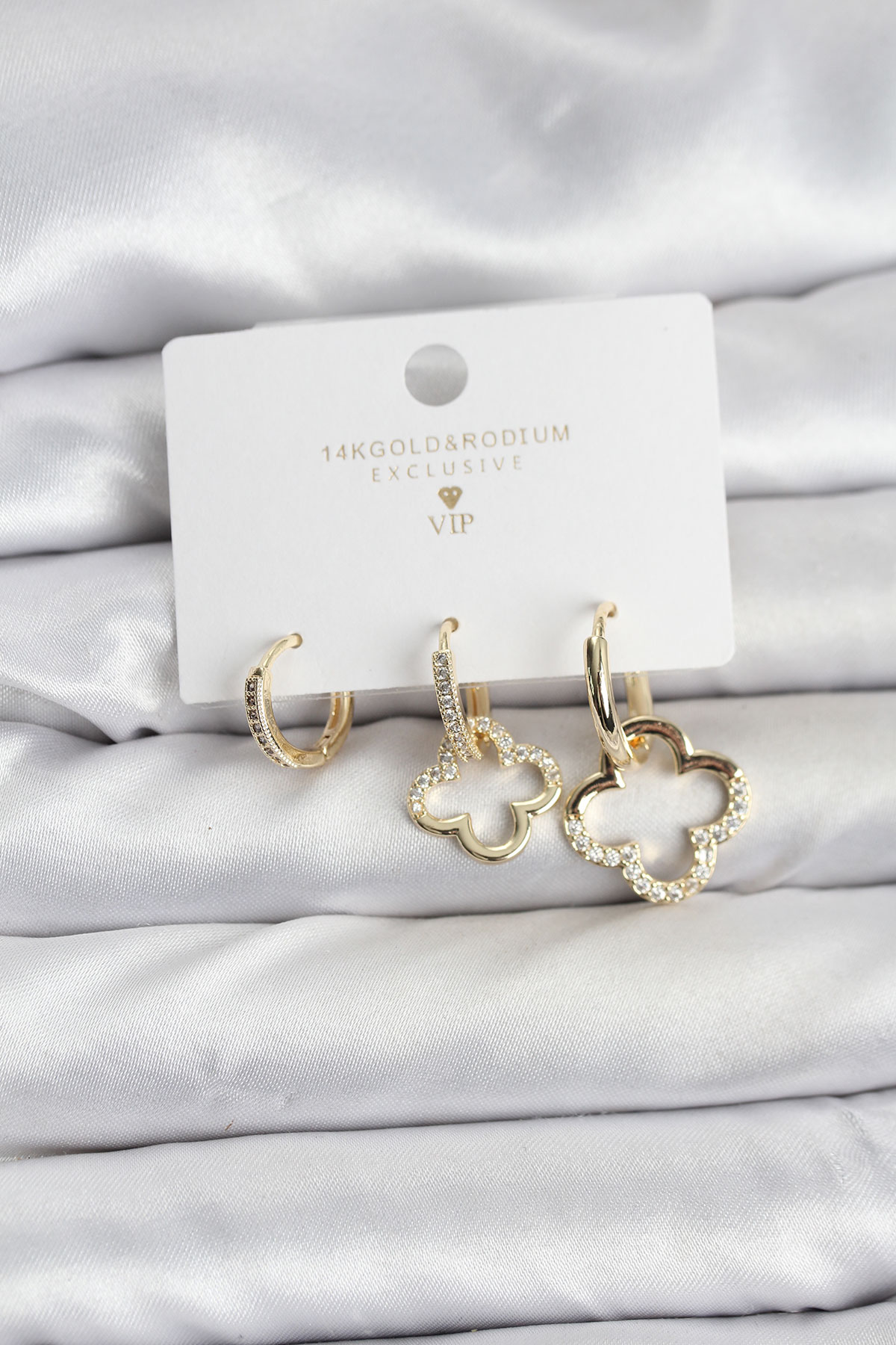 Yonca Model Gold Renk Pirinç 3'lü Kadın Küpe Seti - Lisinya Yonca Model Gold Renk Pirinç 3'lü Kadın Küpe Seti - Lisinya