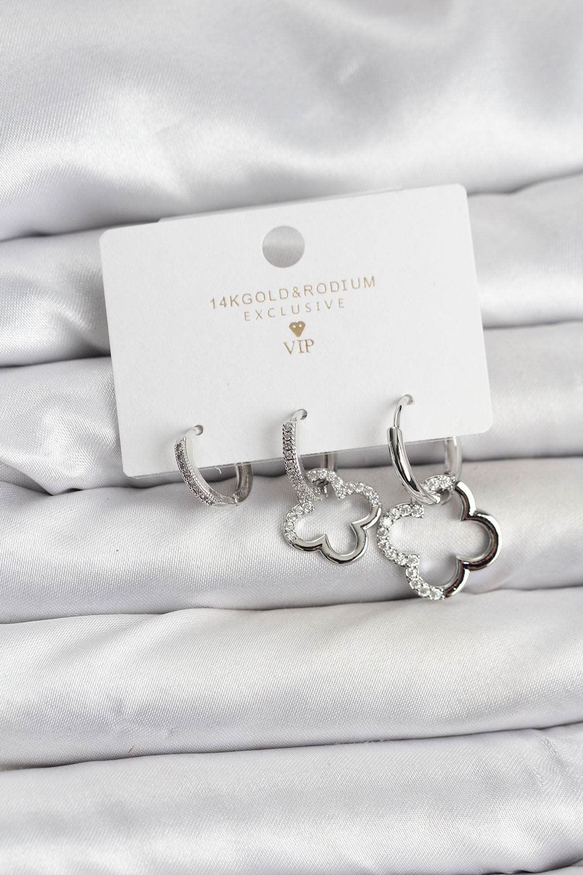 Yonca Model Gümüş Renk Pirinç 3'lü Kadın Küpe Seti - Lisinya Yonca Model Gümüş Renk Pirinç 3'lü Kadın Küpe Seti - Lisinya