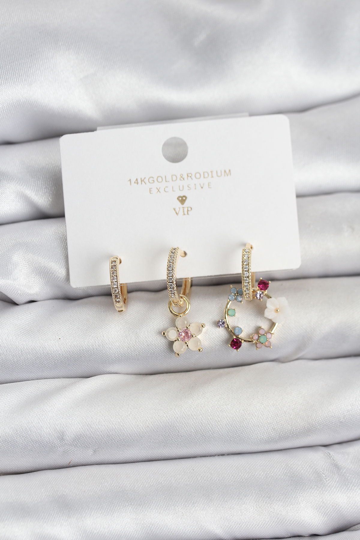 Çiçek Model Gold Renk Pirinç 3'lü Kadın Küpe Seti - Lisinya Çiçek Model Gold Renk Pirinç 3'lü Kadın Küpe Seti - Lisinya