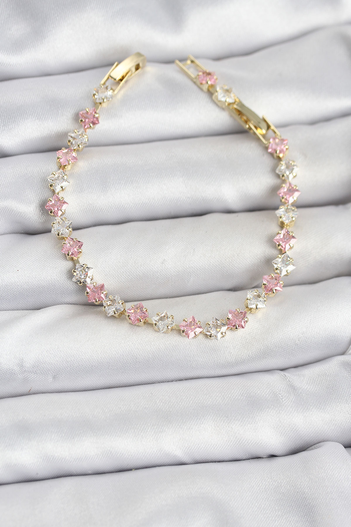 Kare Zirkon Taşlı Gold Renk Kadın Bileklik - Lisinya