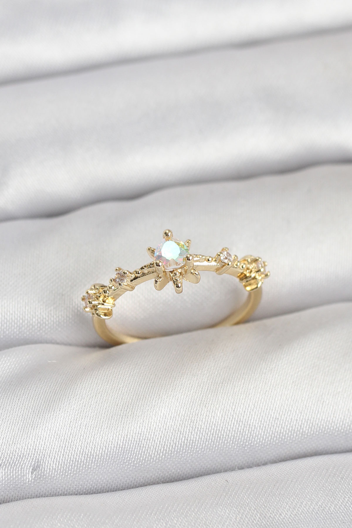 Gold Renk Pirinç Yıldız Model Kadın Yüzük - Lisinya Gold Renk Pirinç Yıldız Model Kadın Yüzük - Lisinya