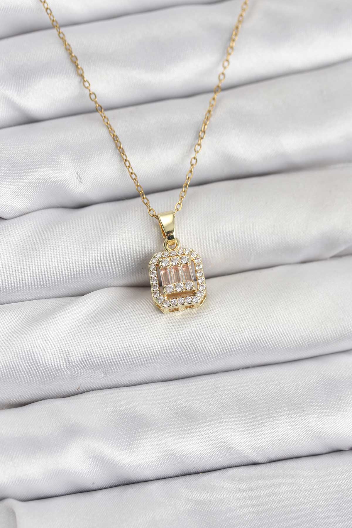 316L Çelik Zincir Gold Renk Baget Model Kadın Kolye - Lisinya 316L Çelik Zincir Gold Renk Baget Model Kadın Kolye - Lisinya