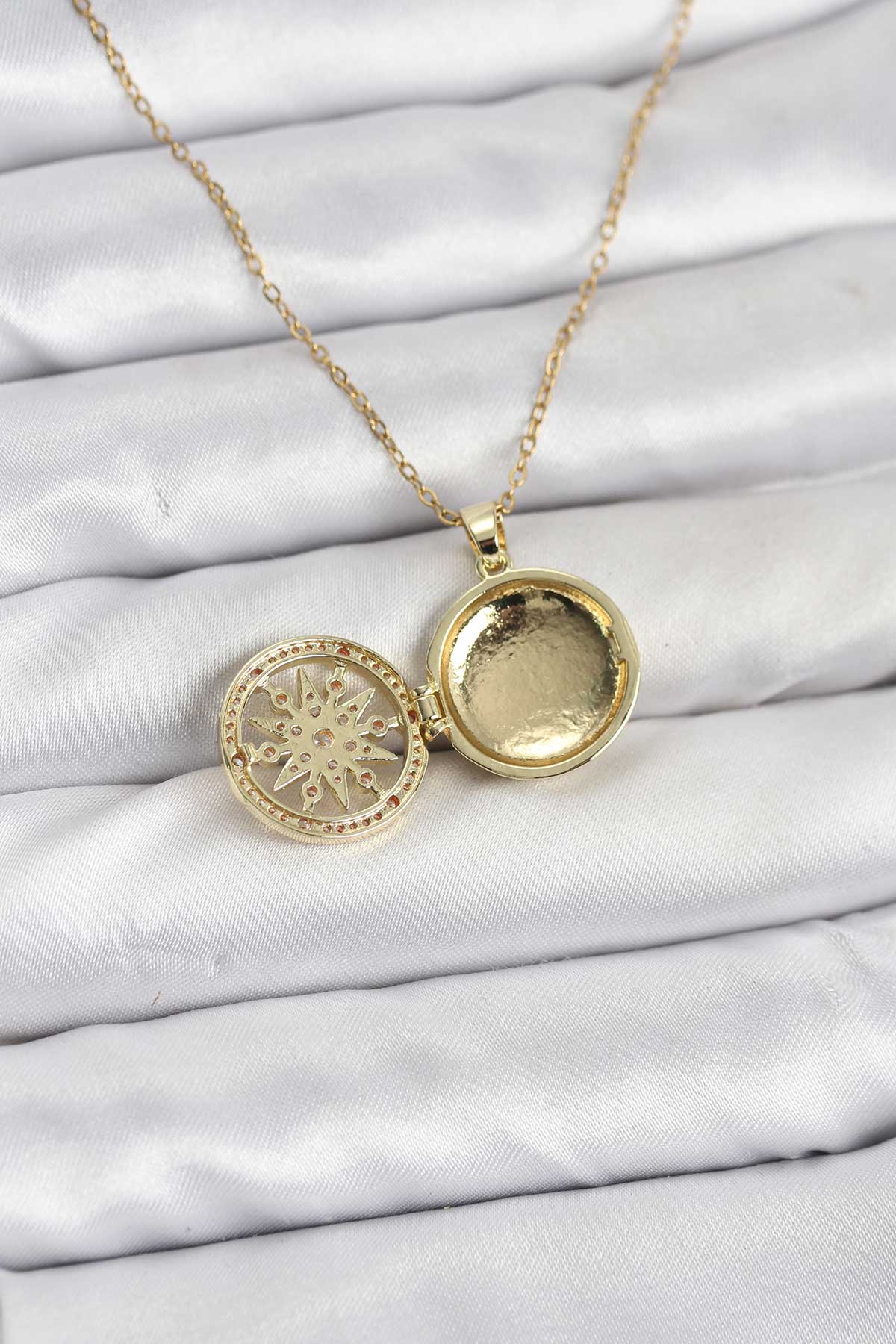 316L Çelik Zincir Gold Renk Kutup Yıldızı Kapaklı Model Kadın Kolye - Lisinya