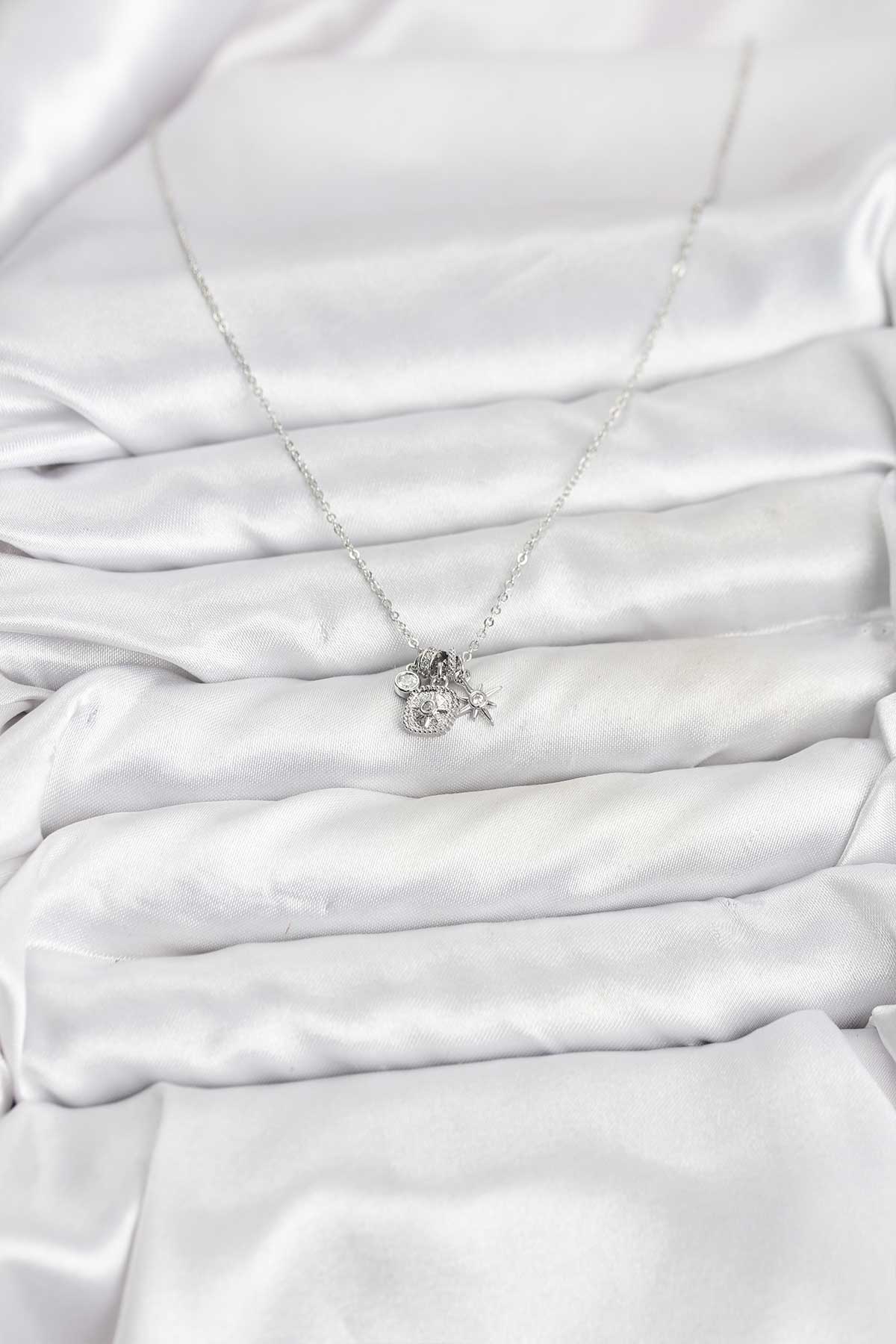 Pirinç Gümüş Renk Minimal Charmlı Kadın Kolye - Lisinya Pirinç Gümüş Renk Minimal Charmlı Kadın Kolye - Lisinya