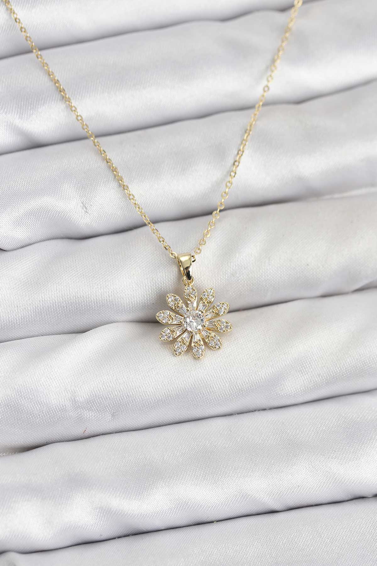 Pirinç Gold Renk Çiçek Model Kadın Kolye - Lisinya