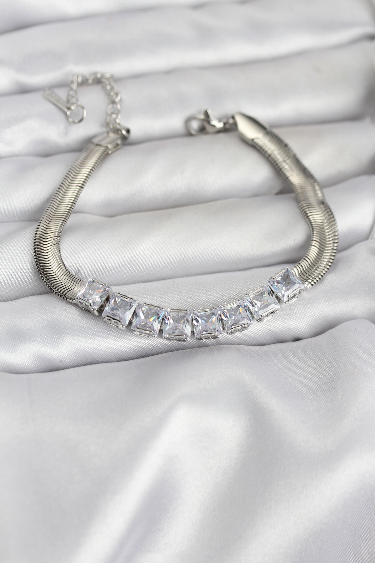 316L Çelik Gümüş Renk Kare Zirkon Taşlı Yılan Zincirli Kadın Bileklik - Lisinya