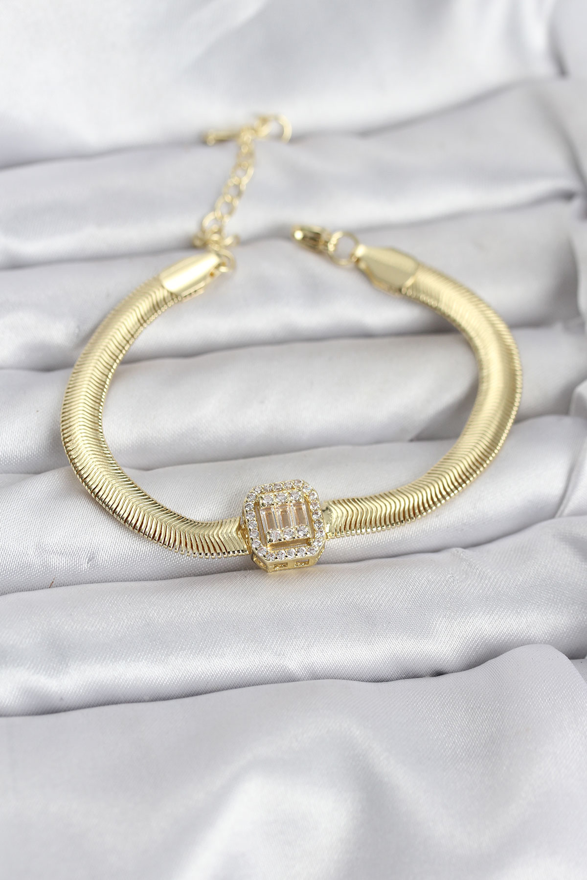 316L Çelik Gold Renk Baget Zirkon Taşlı Yılan Zincirli Kadın Bileklik - Lisinya