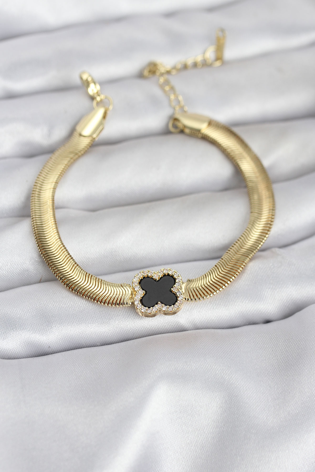 316L Çelik Gold Renk Siyah Yonca Model Zirkon Taşlı Yılan Zincirli Kadın Bileklik - Lisinya