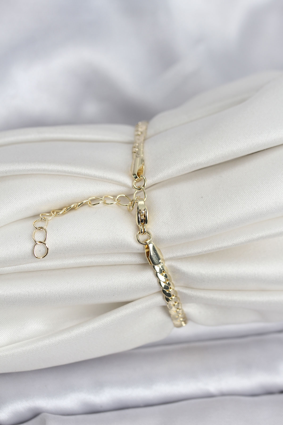 Pirinç Gold Renk Zirkon Taşlı Kadın Bileklik - Lisinya