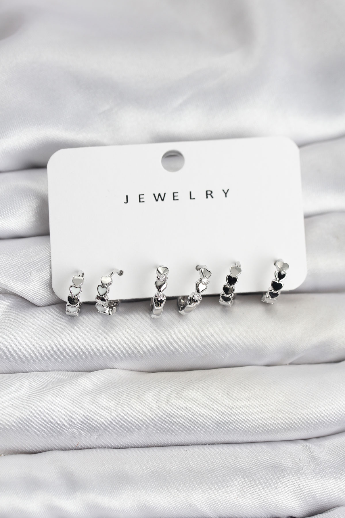 Gümüş Renk Pirinç Minimal Kalp Detaylı Kadın Küpe Seti - Lisinya