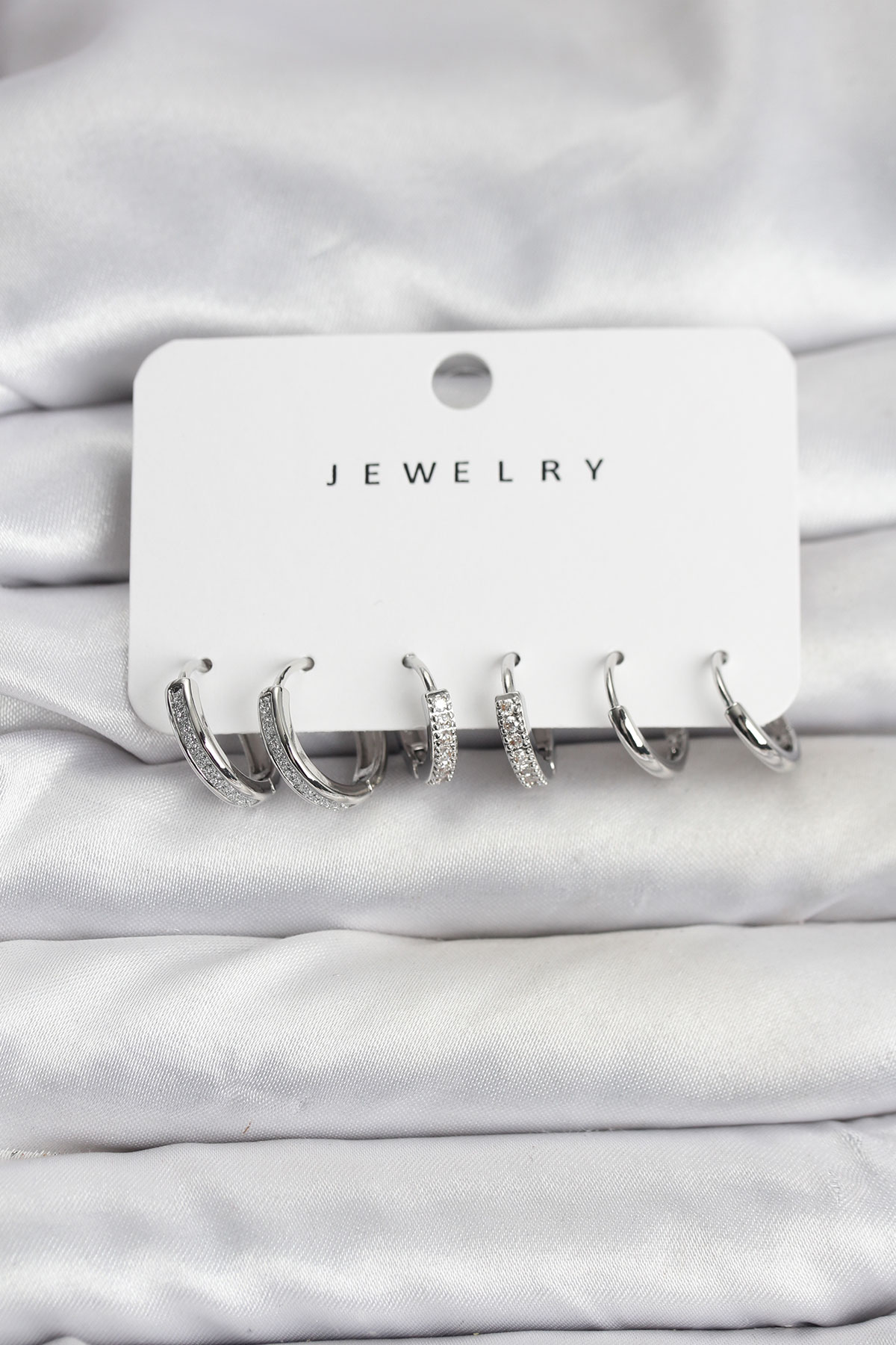 Zirkon Taşlı Gümüş Renk Pirinç Kadın Küpe Seti - Lisinya Zirkon Taşlı Gümüş Renk Pirinç Kadın Küpe Seti - Lisinya