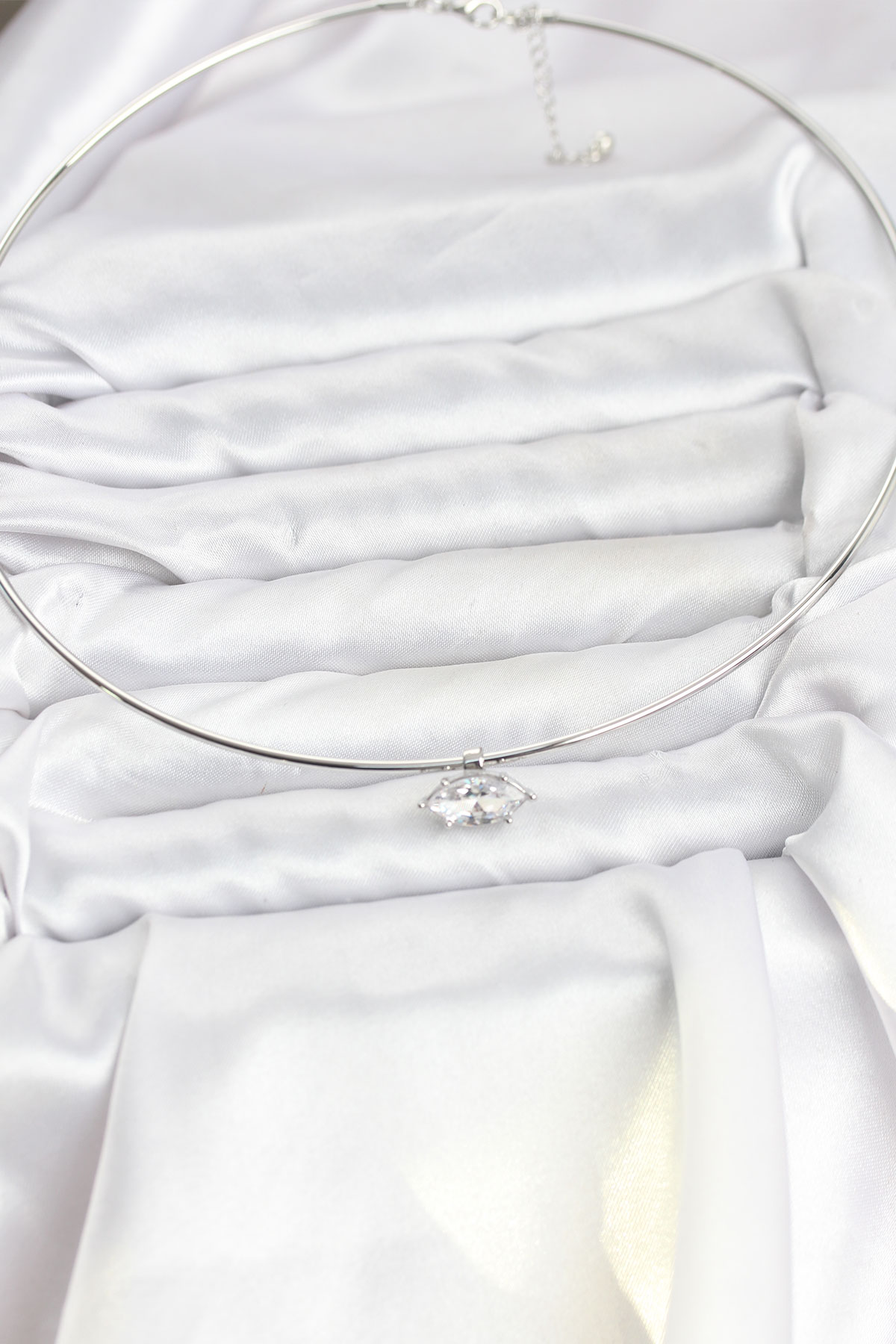 Pirinç Gümüş Renk Choker Model Zirkon Taşlı Kadın Kolye - Lisinya