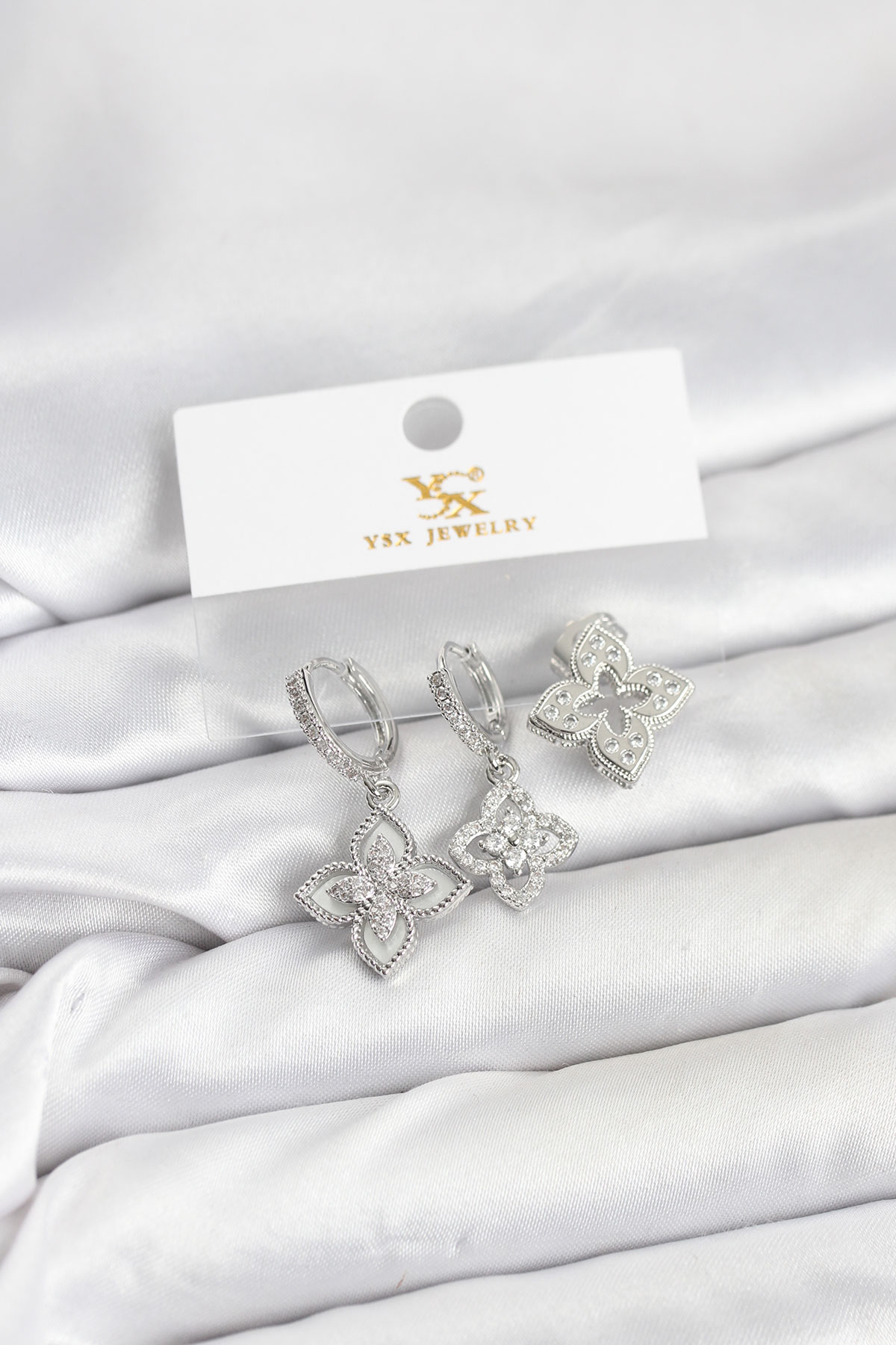 Pirinç Gümüş Renk Yonca Model YSX Trio Küpe Seti - Lisinya