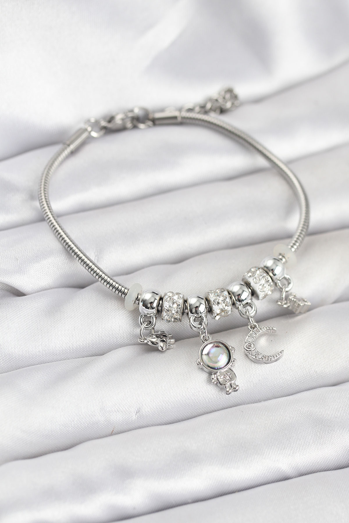 Pirinç Gümüş Renk Uzay Tema Charmlı Kadın Bileklik - Lisinya