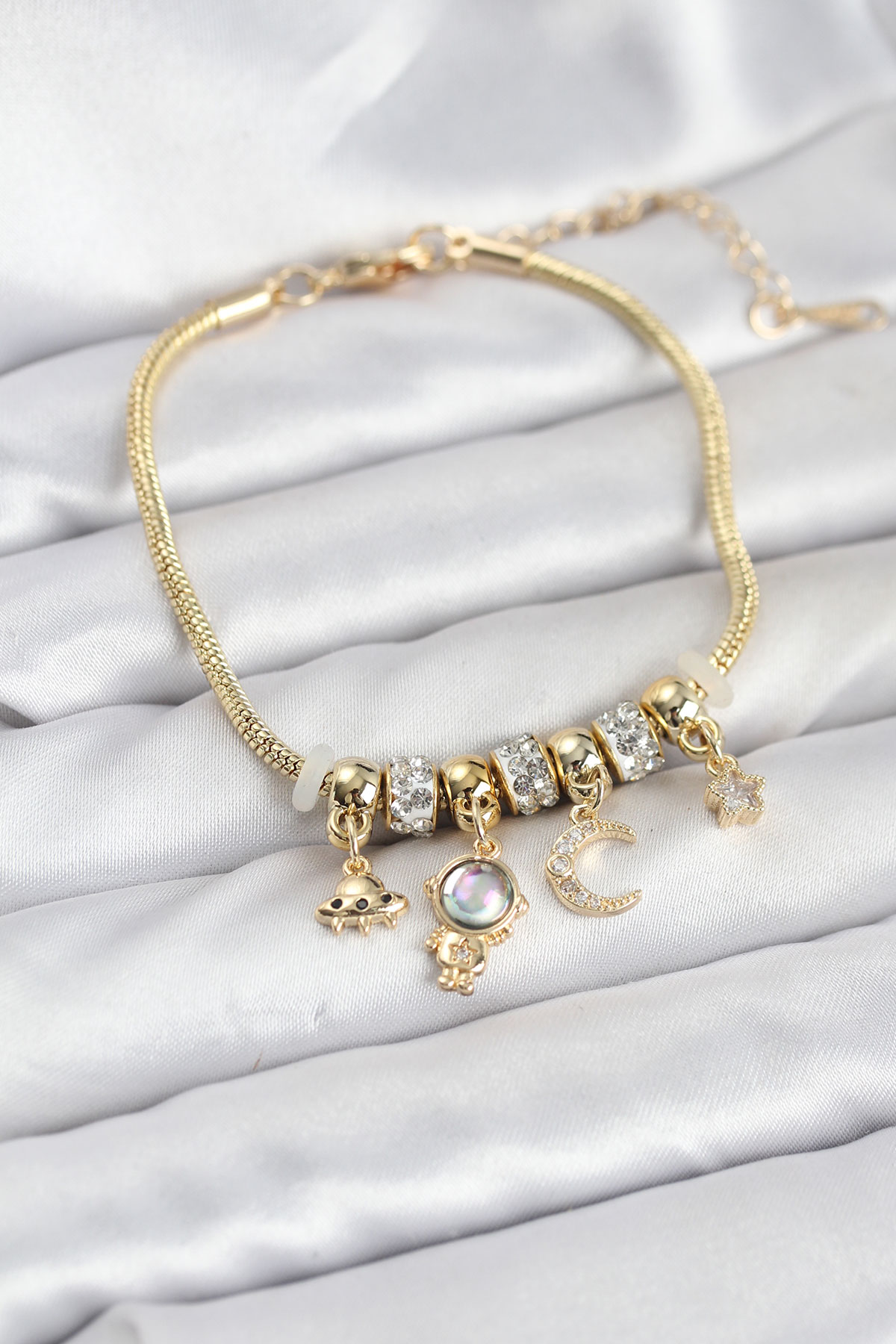 Pirinç Gold Renk Uzay Tema Charmlı Kadın Bileklik - Lisinya