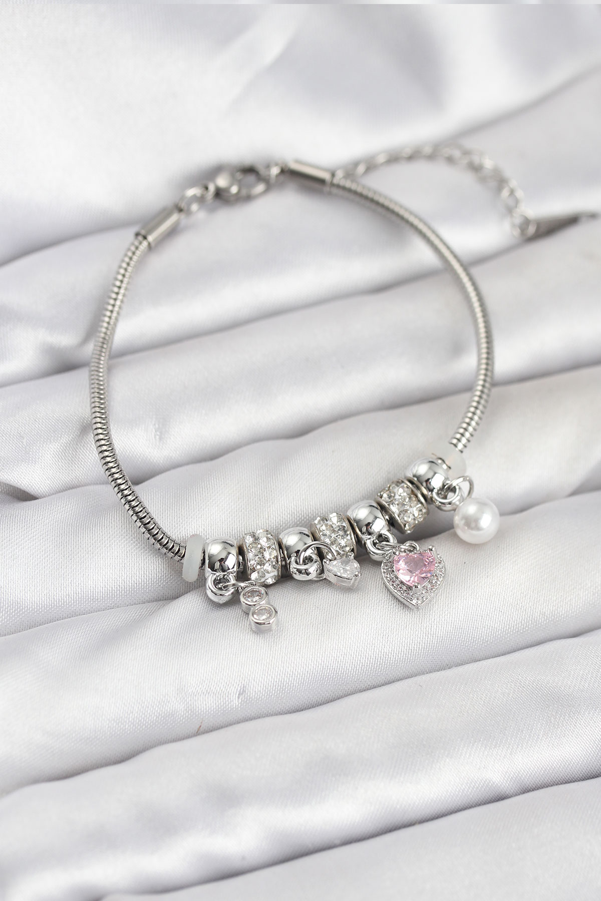 Pirinç Gümüş Renk Pembe Kalp Charmlı Kadın Bileklik - Lisinya Pirinç Gümüş Renk Pembe Kalp Charmlı Kadın Bileklik - Lisinya