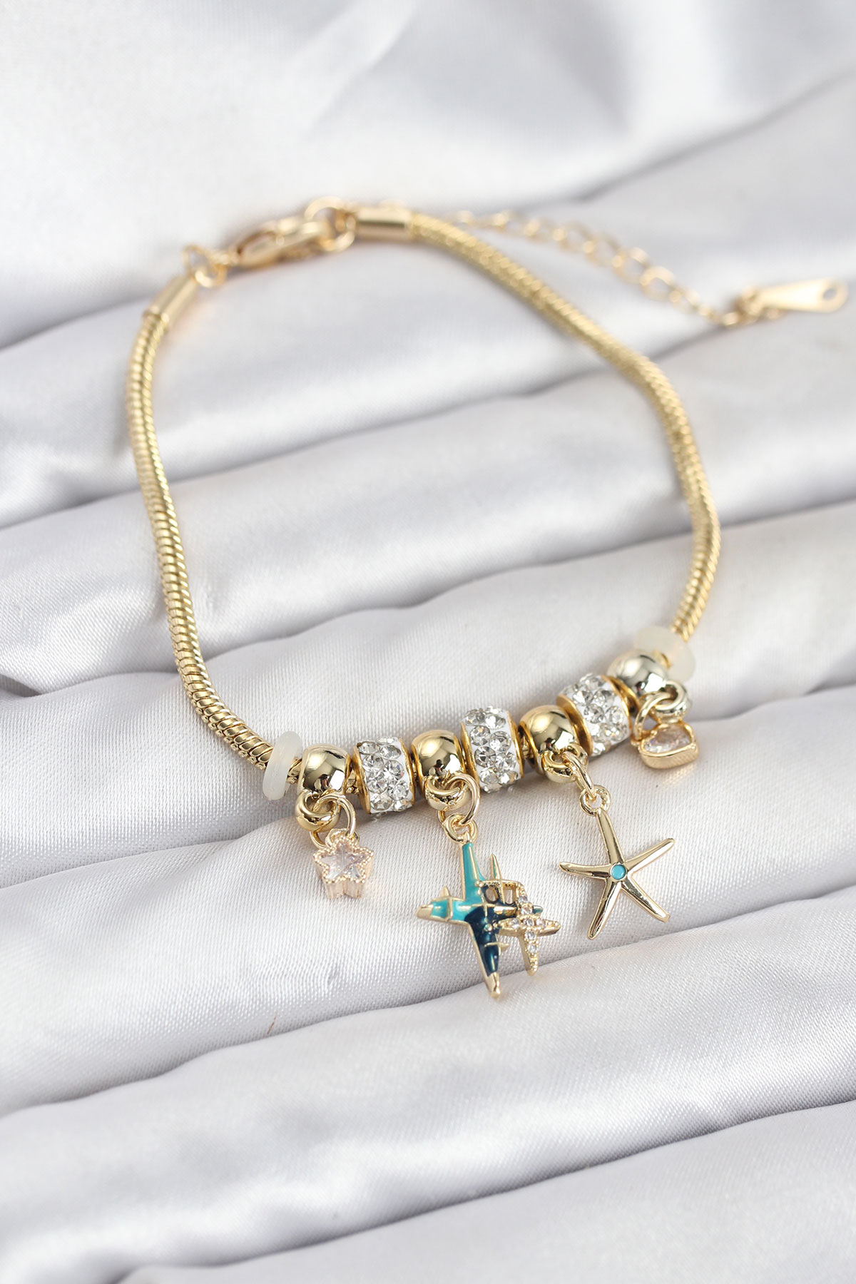 Pirinç Gold Renk Yıldız Model Charmlı Kadın Bileklik - Lisinya