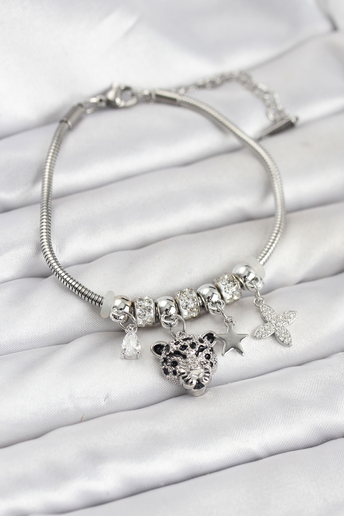 Pirinç Gümüş Renk Kaplan Model Charmlı Kadın Bileklik - Lisinya