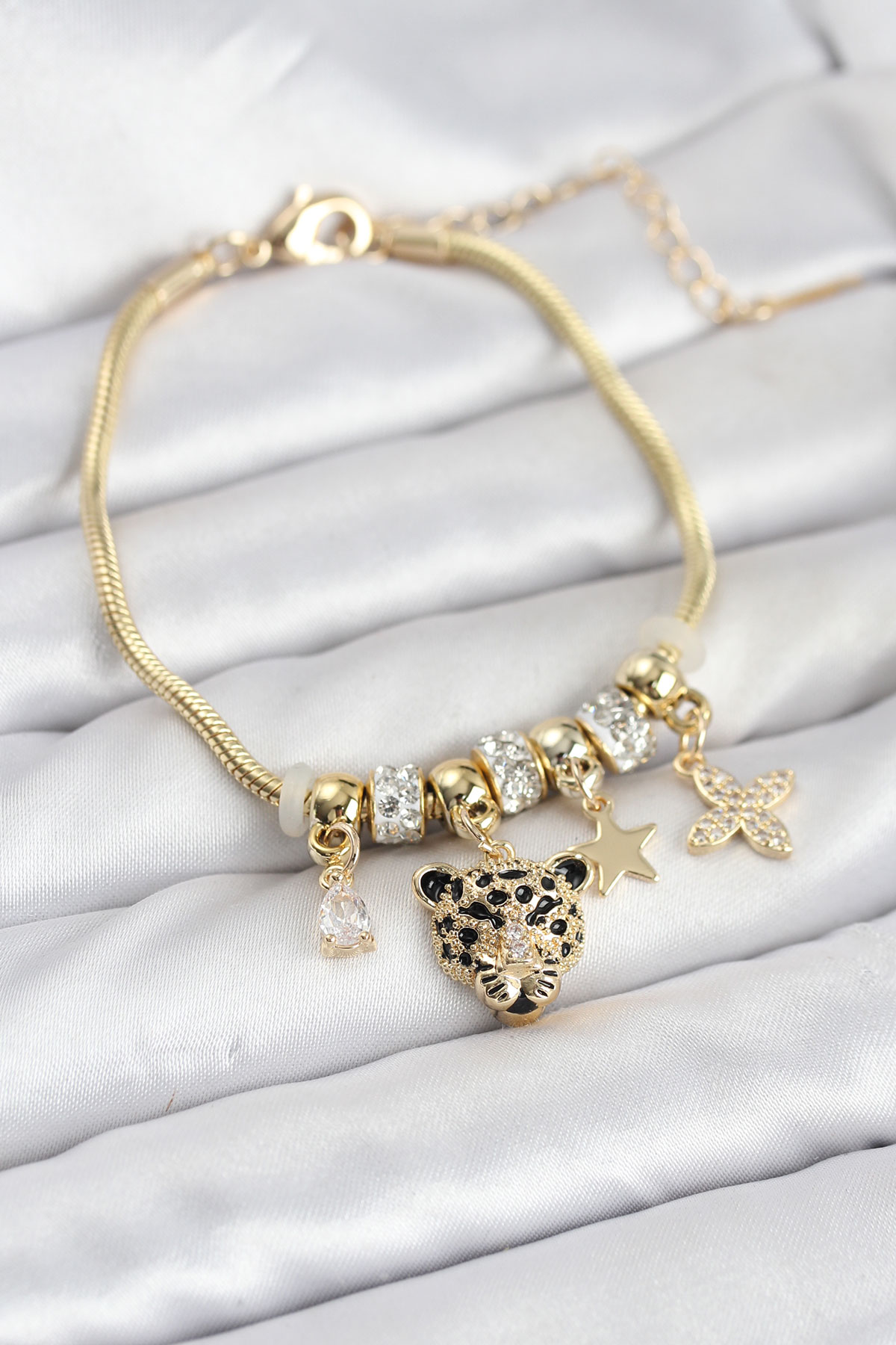 Pirinç Gold Renk Kaplan Model Charmlı Kadın Bileklik - Lisinya