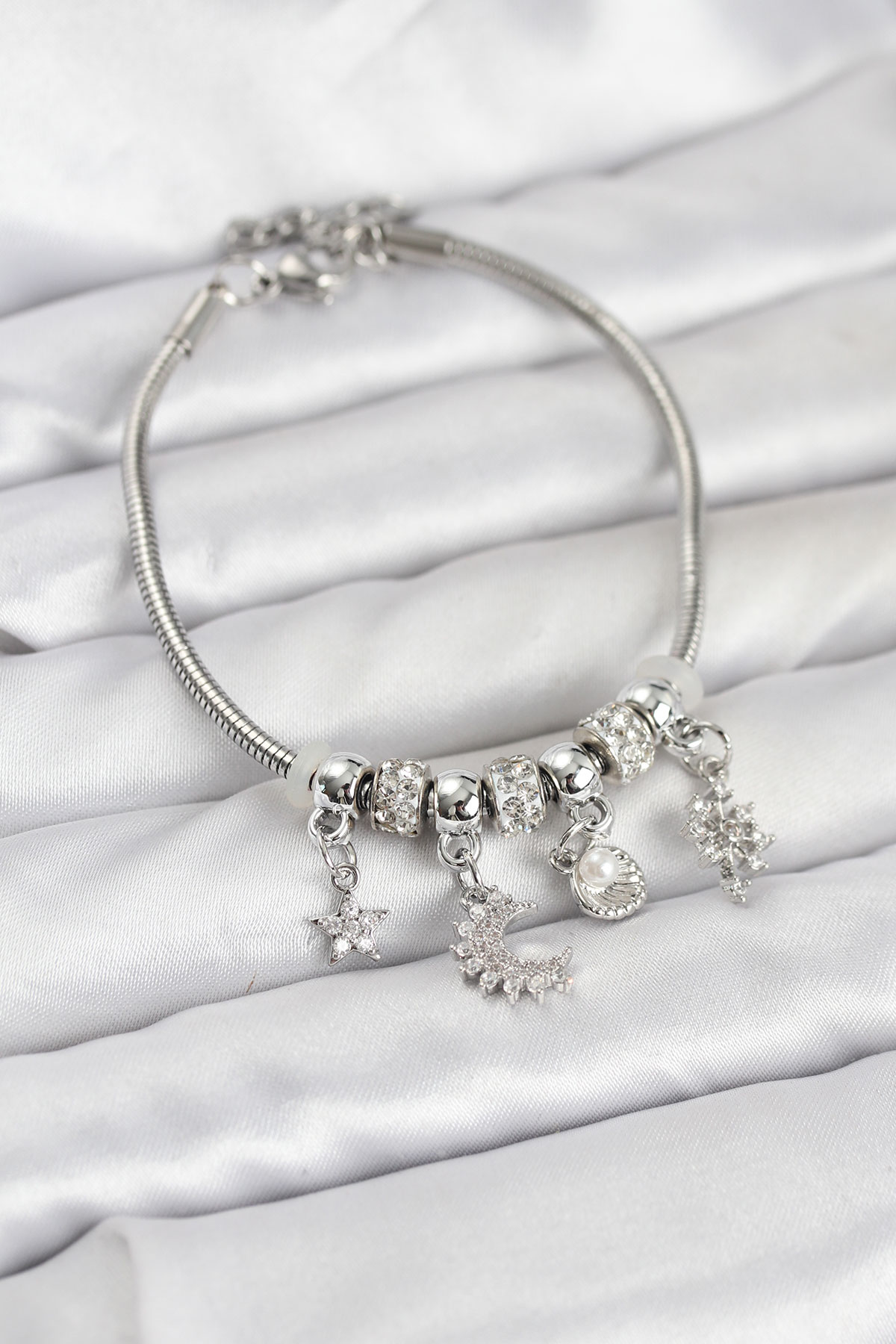 Pirinç Gümüş Renk Ay Charm Model Charmlı Kadın Bileklik - Lisinya Pirinç Gümüş Renk Ay Charm Model Charmlı Kadın Bileklik - Lisinya