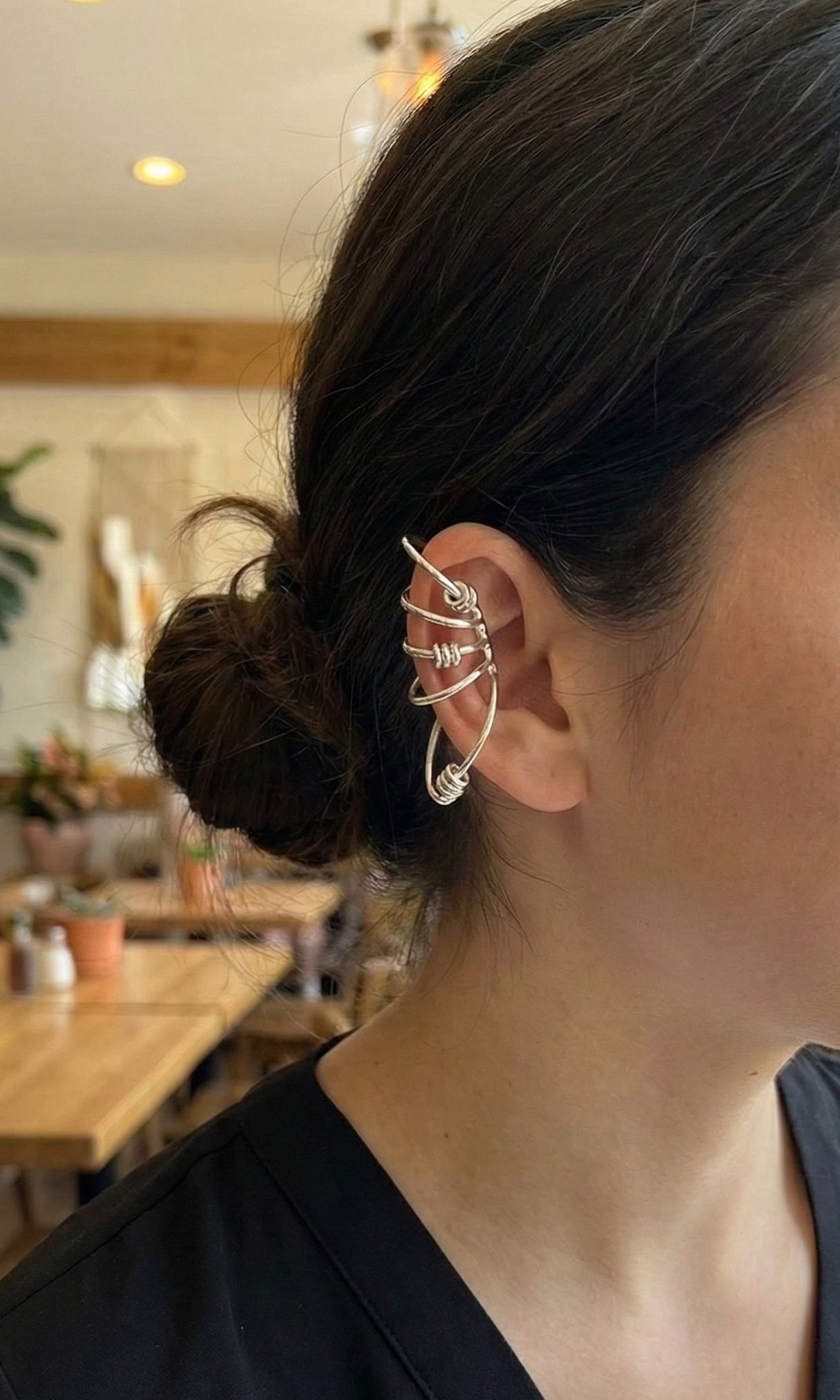 Pirinç Halkalı Model Gümüş Renk Kıkırdak Küpe - Lisinya Pirinç Halkalı Model Gümüş Renk Kıkırdak Küpe - Lisinya