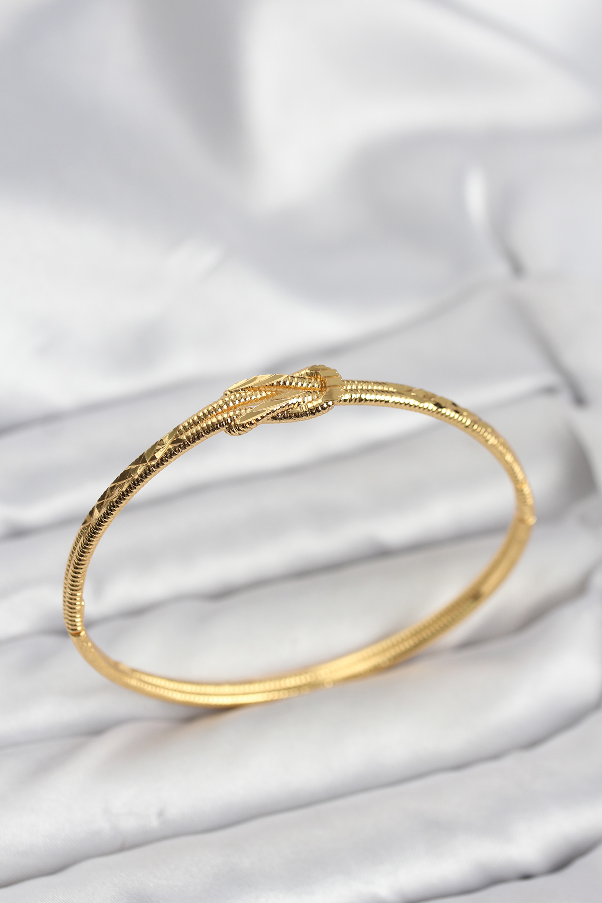 Pirinç Gold Renk Düğüm Model Kadın Kelepçe Bileklik - Lisinya