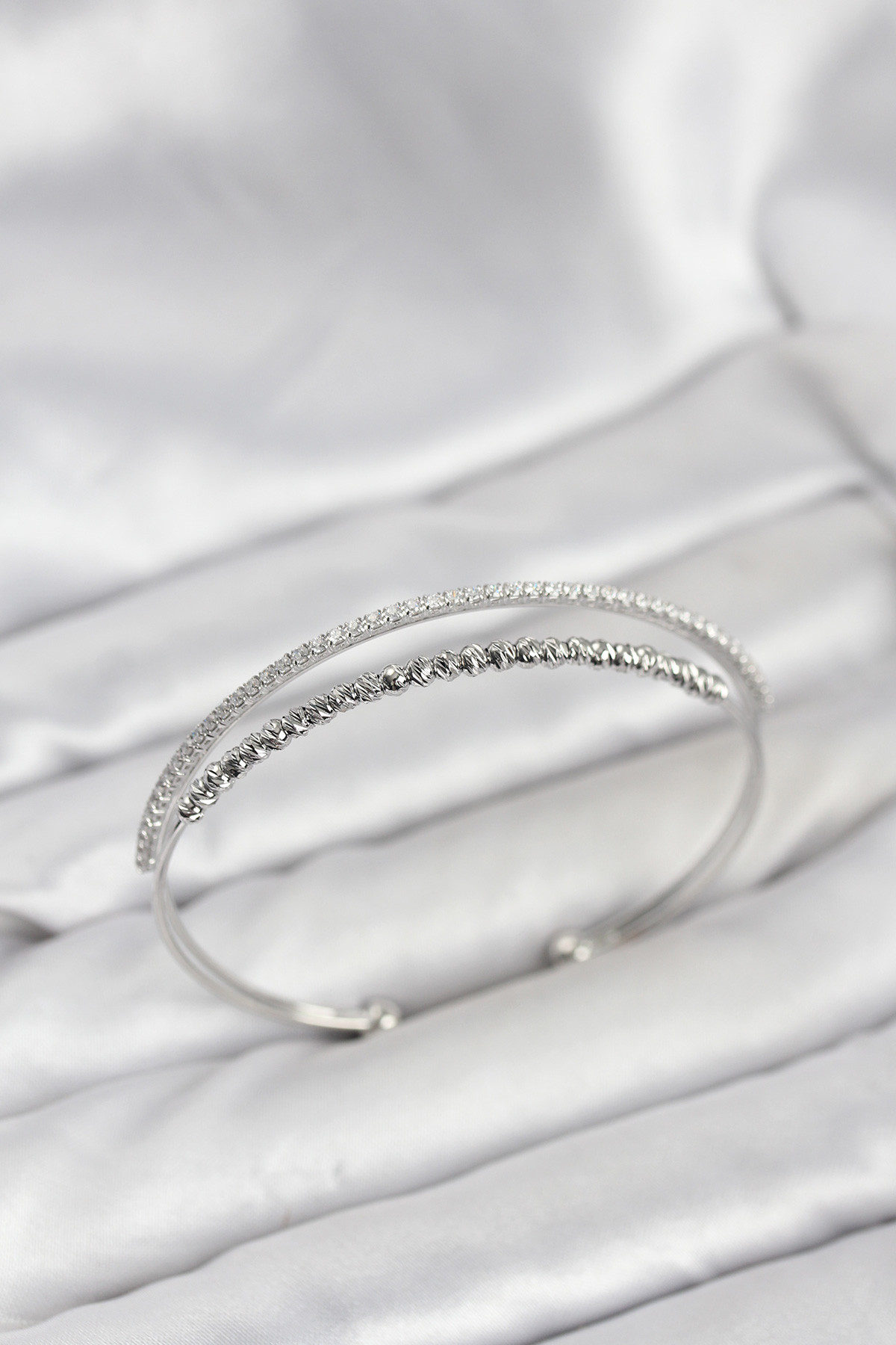 Dorika Model Pirinç Gümüş Renk Kadın Bileklik - Lisinya Dorika Model Pirinç Gümüş Renk Kadın Bileklik - Lisinya