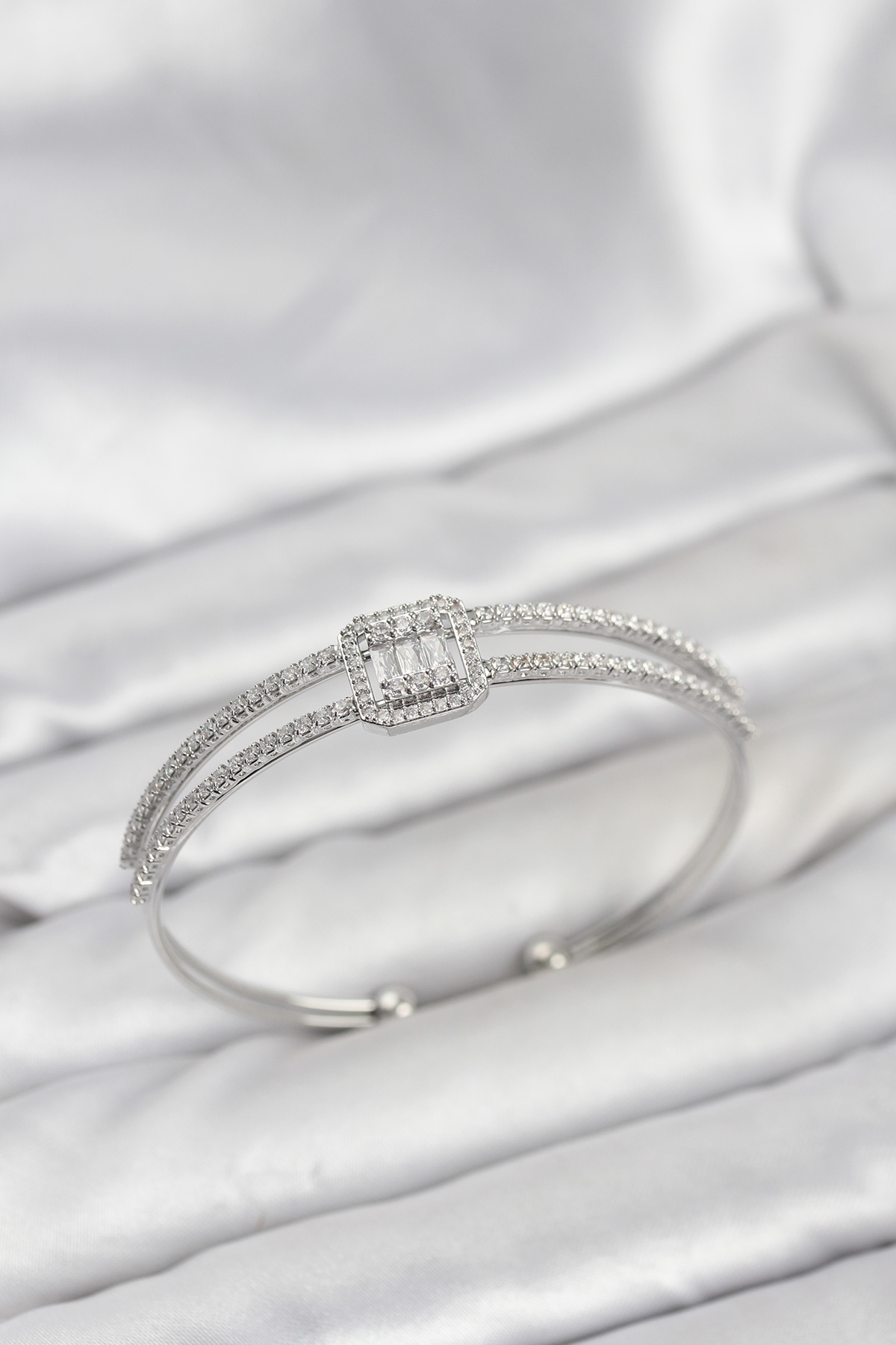 Pirinç Gümüş Renk Baget Model Kadın Bileklik - Lisinya