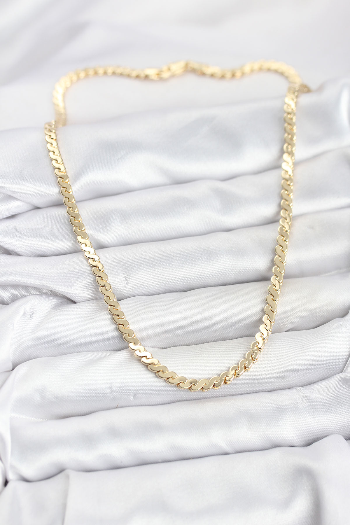 Pirinç Gold Renk Yassı Zincir Kadın Kolye - Lisinya