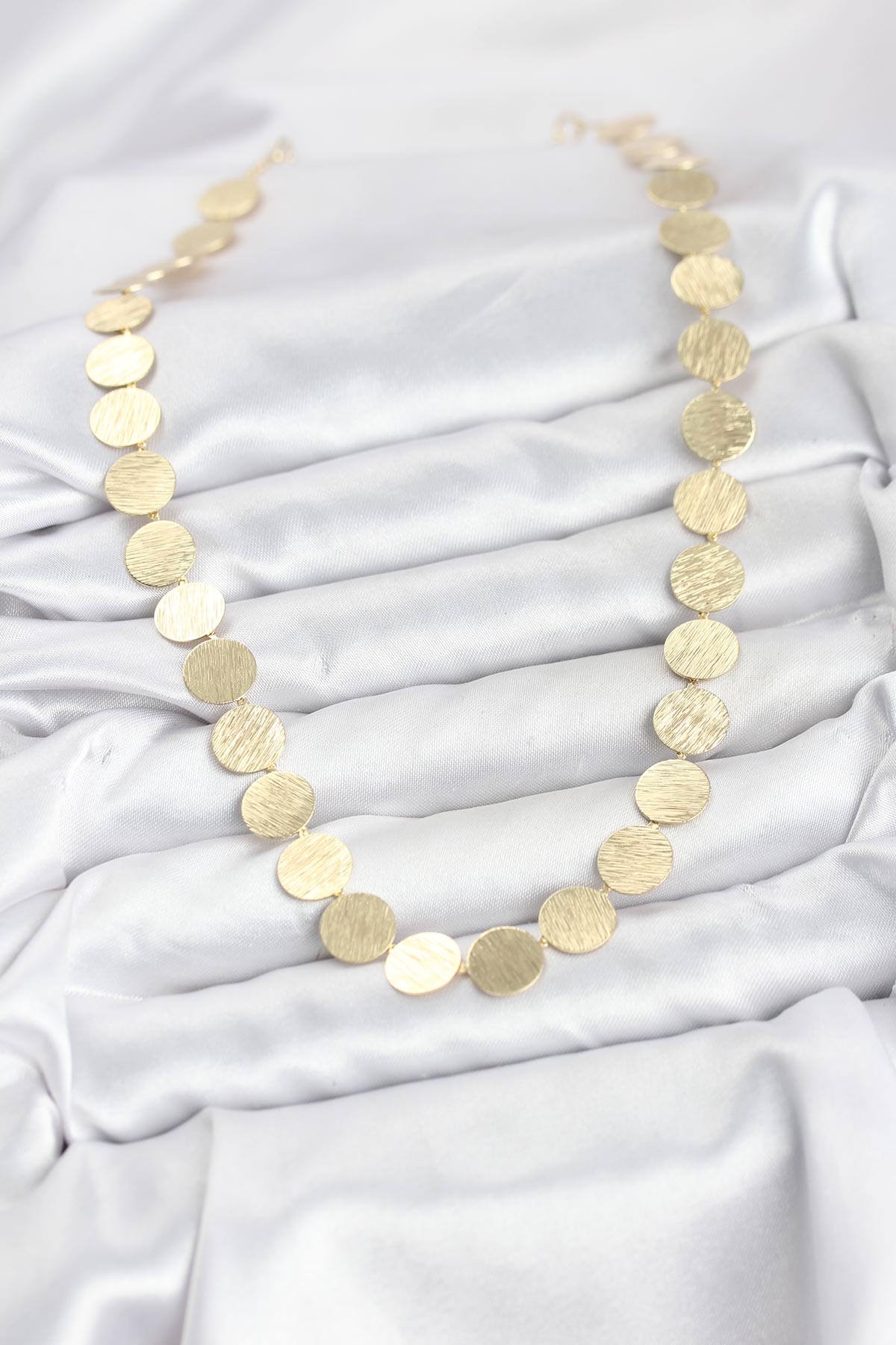 Yuvarlak Plaka Model Gold Renk Kadın Kolye - Lisinya