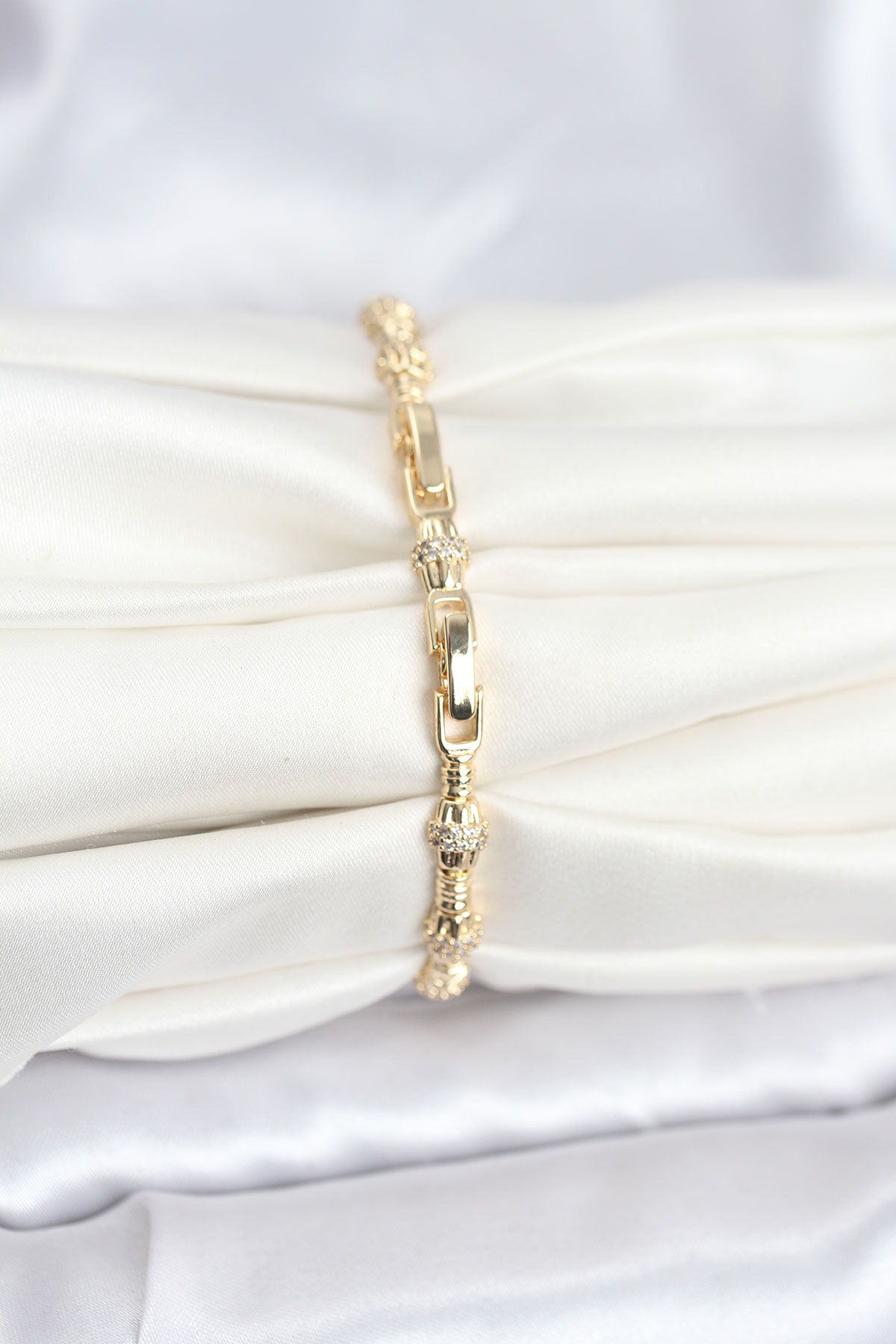 Pirinç Gold Renk VIP Seri Punta Model Zirkon Taşlı Kadın Bileklik - Lisinya