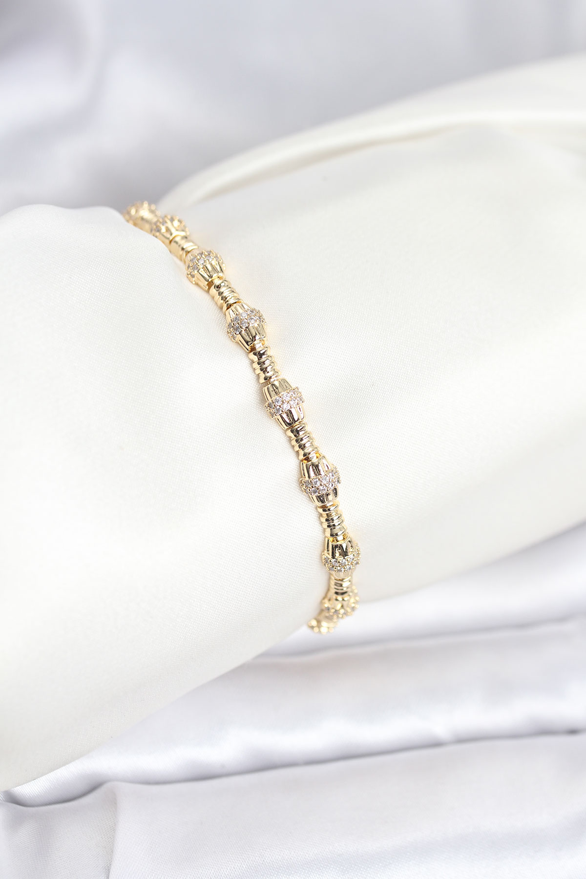 Pirinç Gold Renk VIP Seri Punta Model Zirkon Taşlı Kadın Bileklik - Lisinya