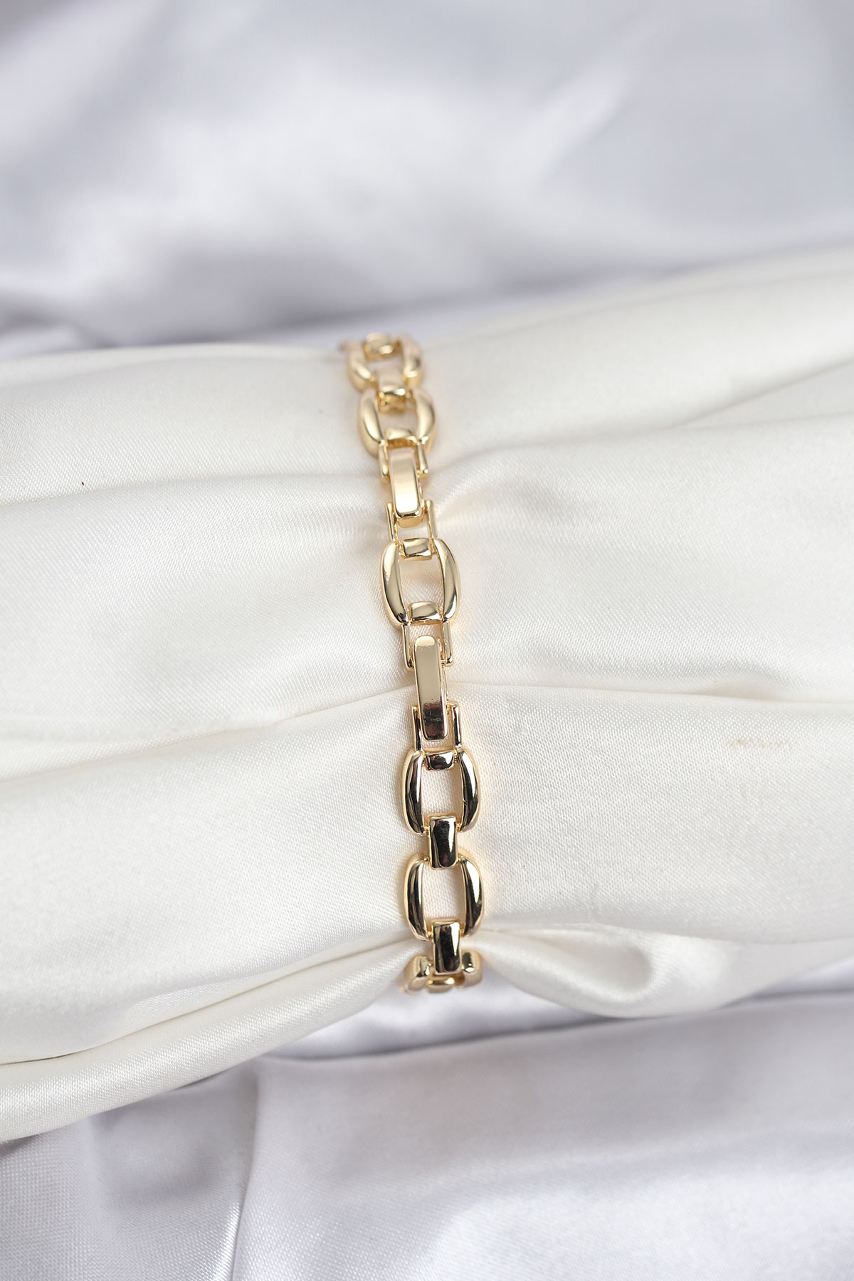 Pirinç Gold Renk VIP Seri Zincir Model Zirkon Taşlı Kadın Bileklik - Lisinya