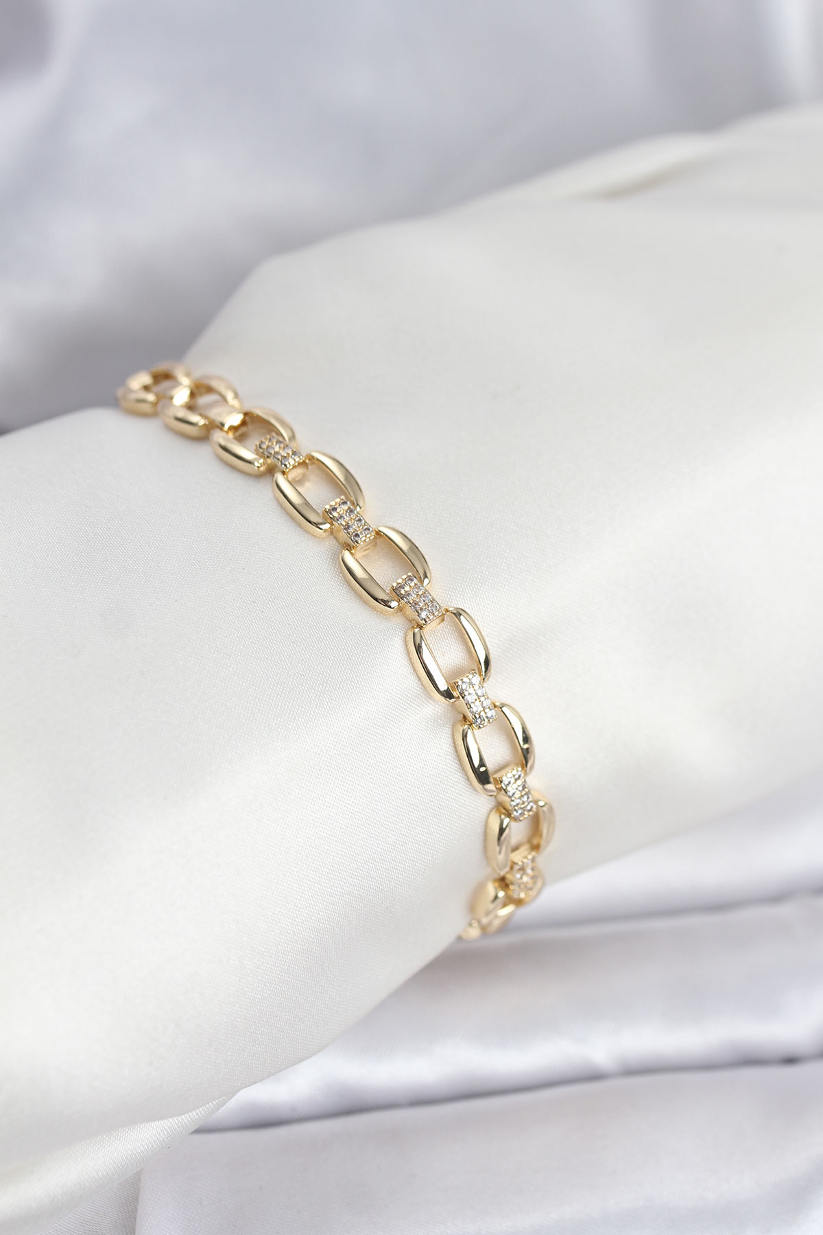 Pirinç Gold Renk VIP Seri Zincir Model Zirkon Taşlı Kadın Bileklik - Lisinya